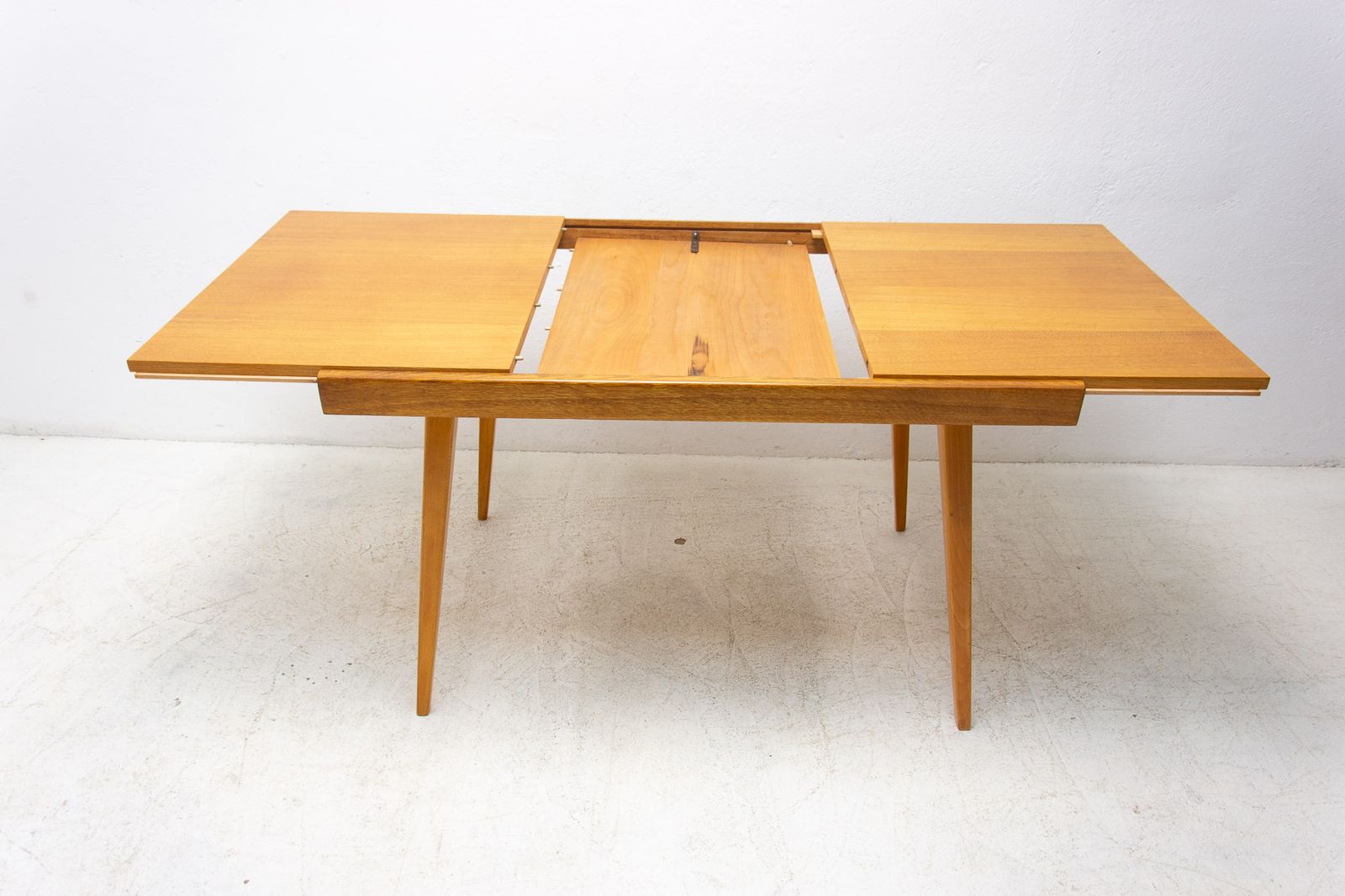 681.0 Mid Century Inklapbare Eettafel Van František Jirák Voor Tatra Nábytok, Jaren 1970 photo