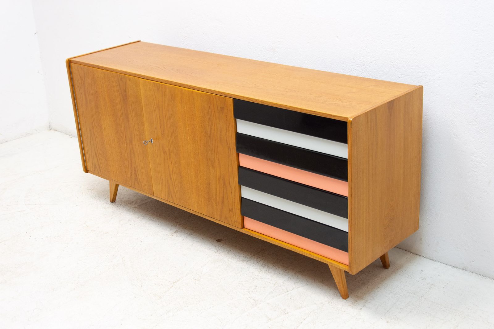 Mid Century U 460 Dressoir Van Jiří Jiroutek Voor Interiér Praha photo buy