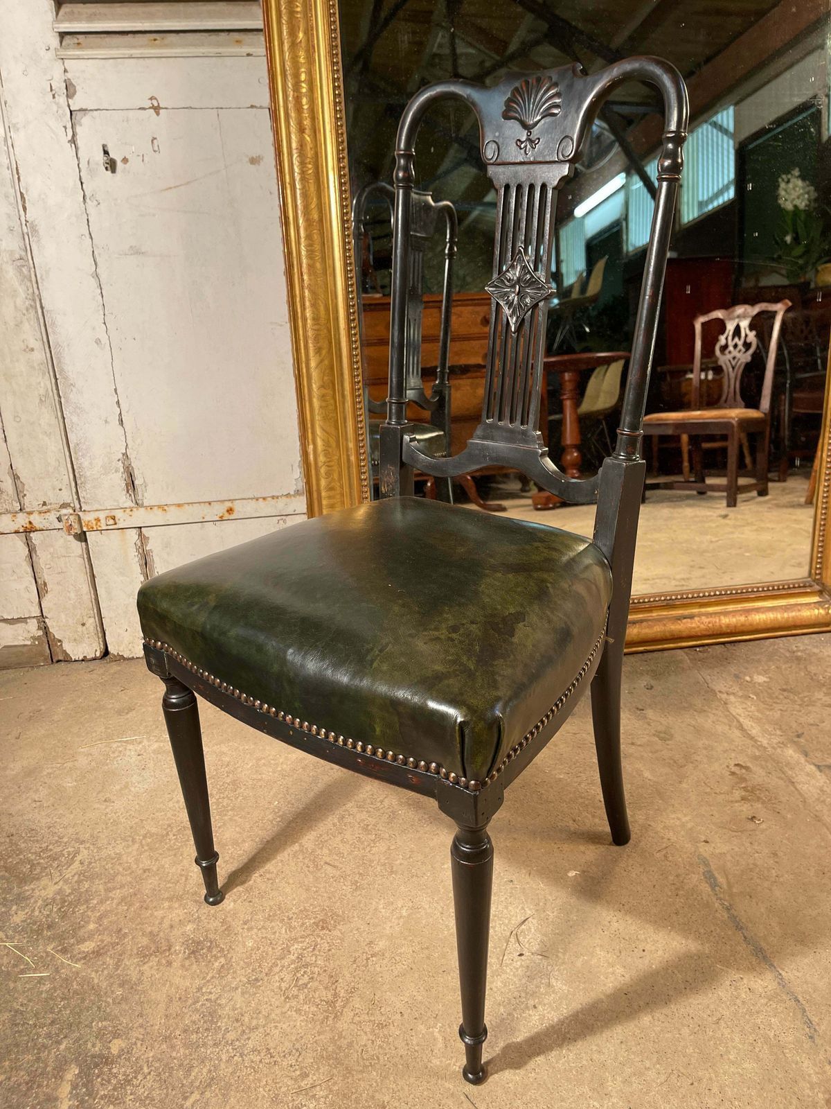 photo vintage A Beautiful Antique French Napoleon III Leather & Ebonised Mahogany Music Chair Circa 1840