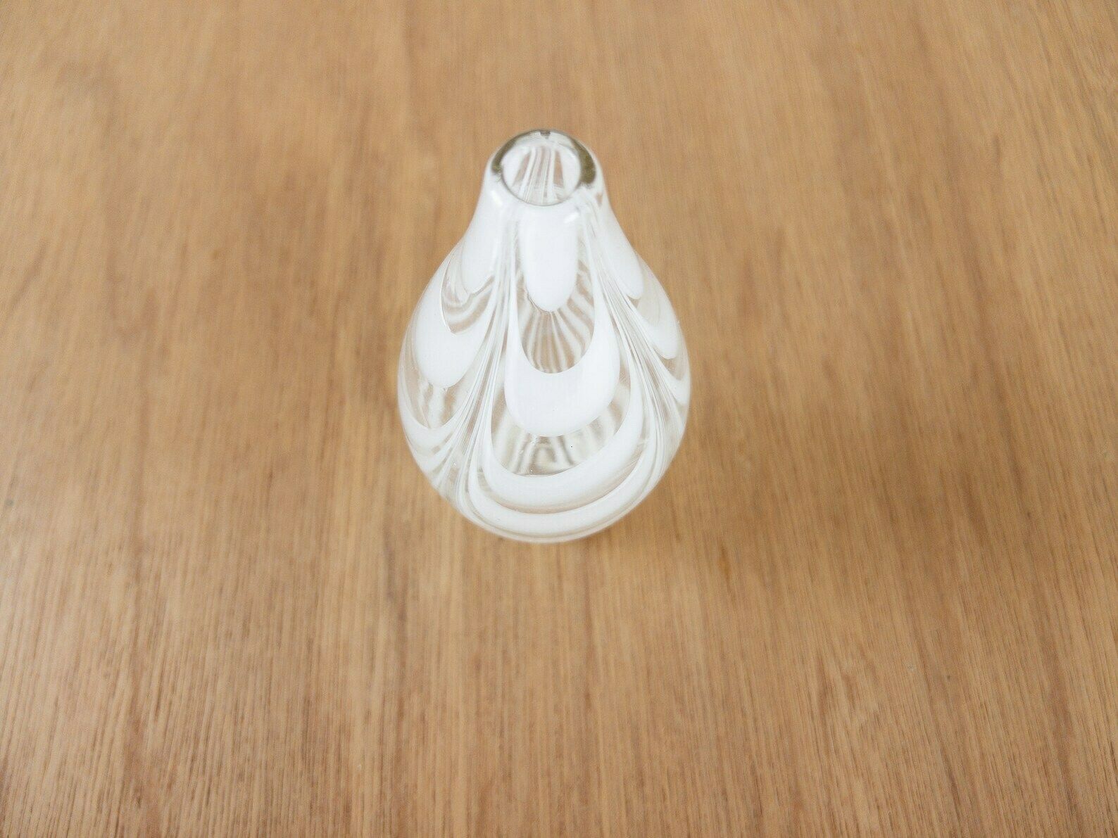 Kumela Riihimäki Finland Filigree Glass Vase, Signed photo 115.0