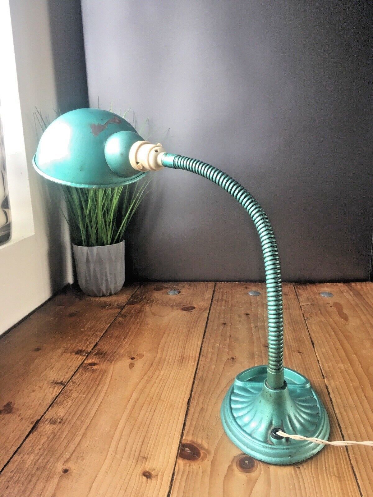 photo vintage Antique Art Deco 30s Teal Green Supreme Industrial Gooseneck Scalloped Desk Lamp”