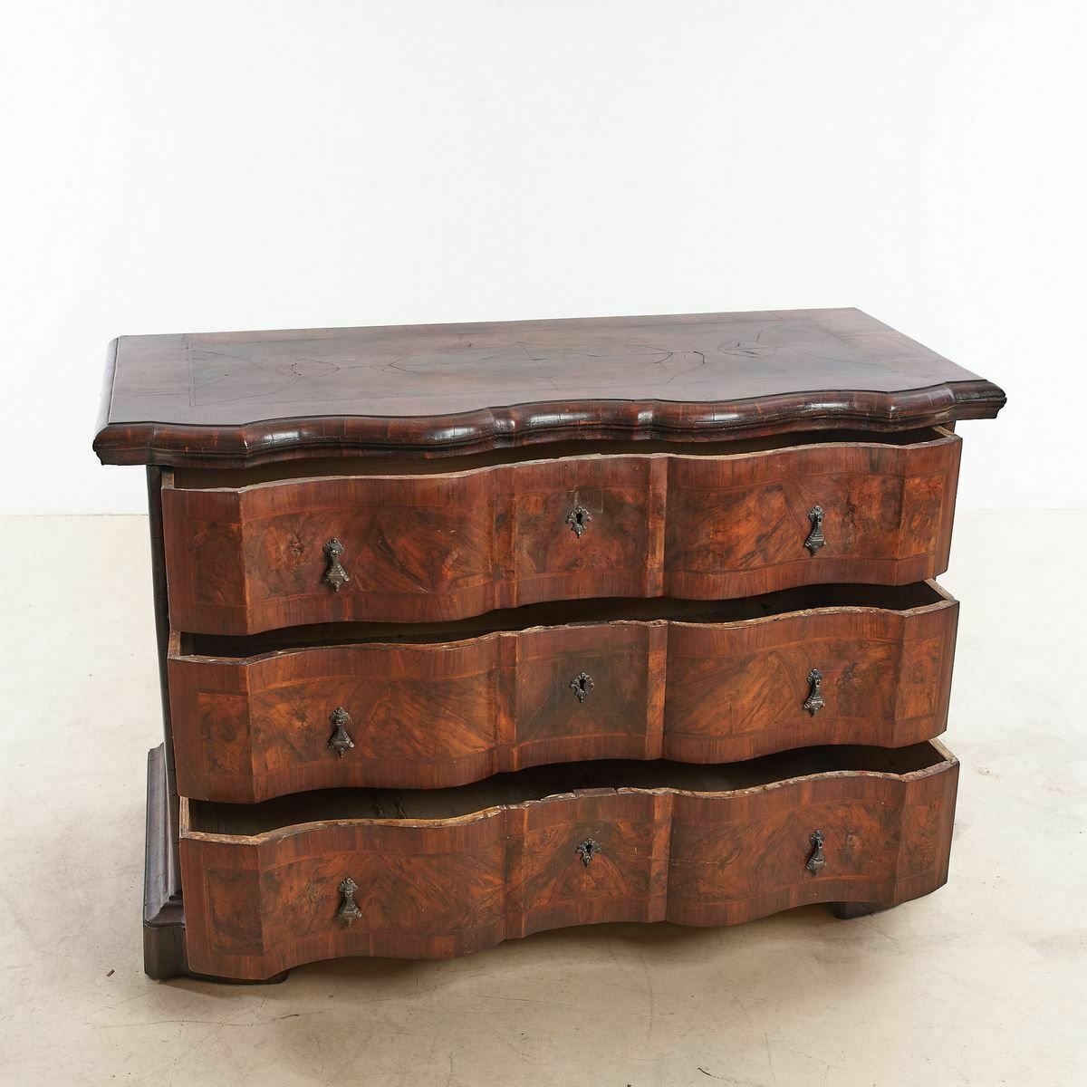 Mosso Emilian Chest Of 1600, 1600s photo vinterior