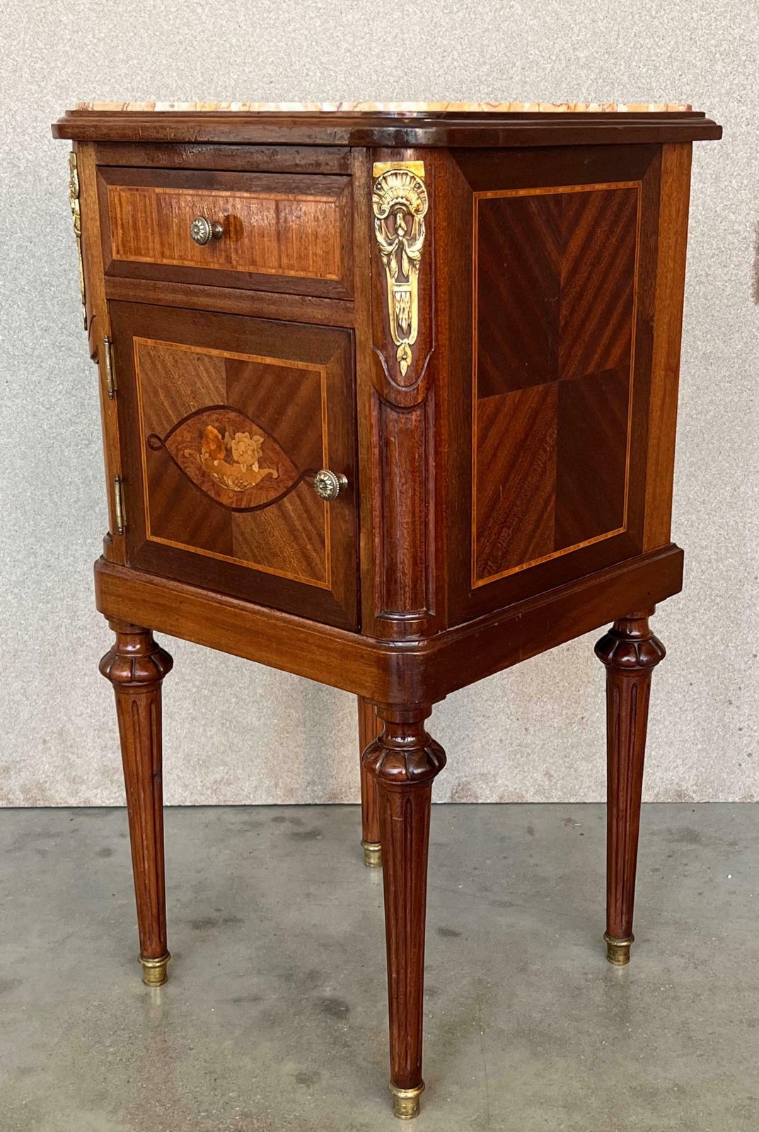 Table de chevet de style Louis XVI, dans le goût de Guillaume Grohé, France, XIXe siècle photo 4268.0