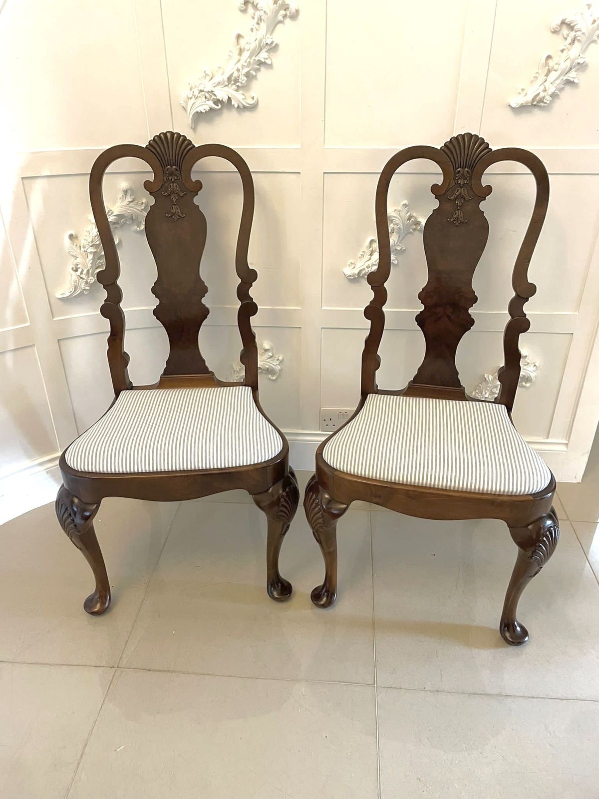 photo vinterior Outstanding Quality Set Of 10 Antique Walnut Dining Chairs