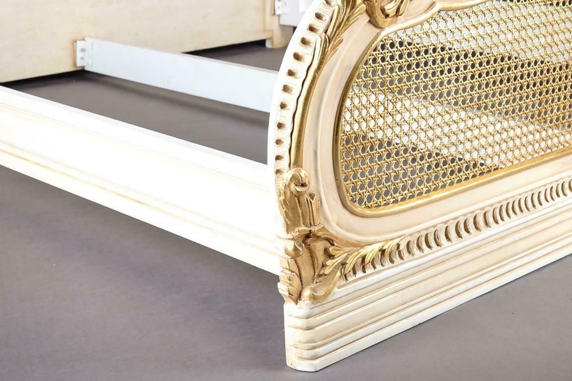 photo buy Majestic Baroque Bed In The Style Of Louis XVI
