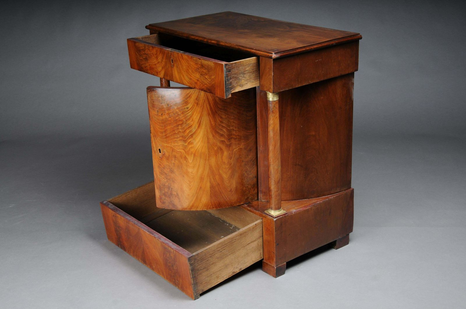 photo vintage Antique Half Round Empire Chest Of Drawers, Mahogany, Around 1810 £3,082.47 £3,853.0920% Off