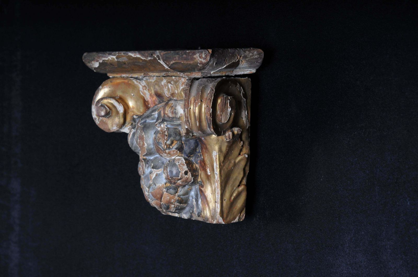 18th Century Museum Corinthian Chapter, Wood Gilded photo for sale