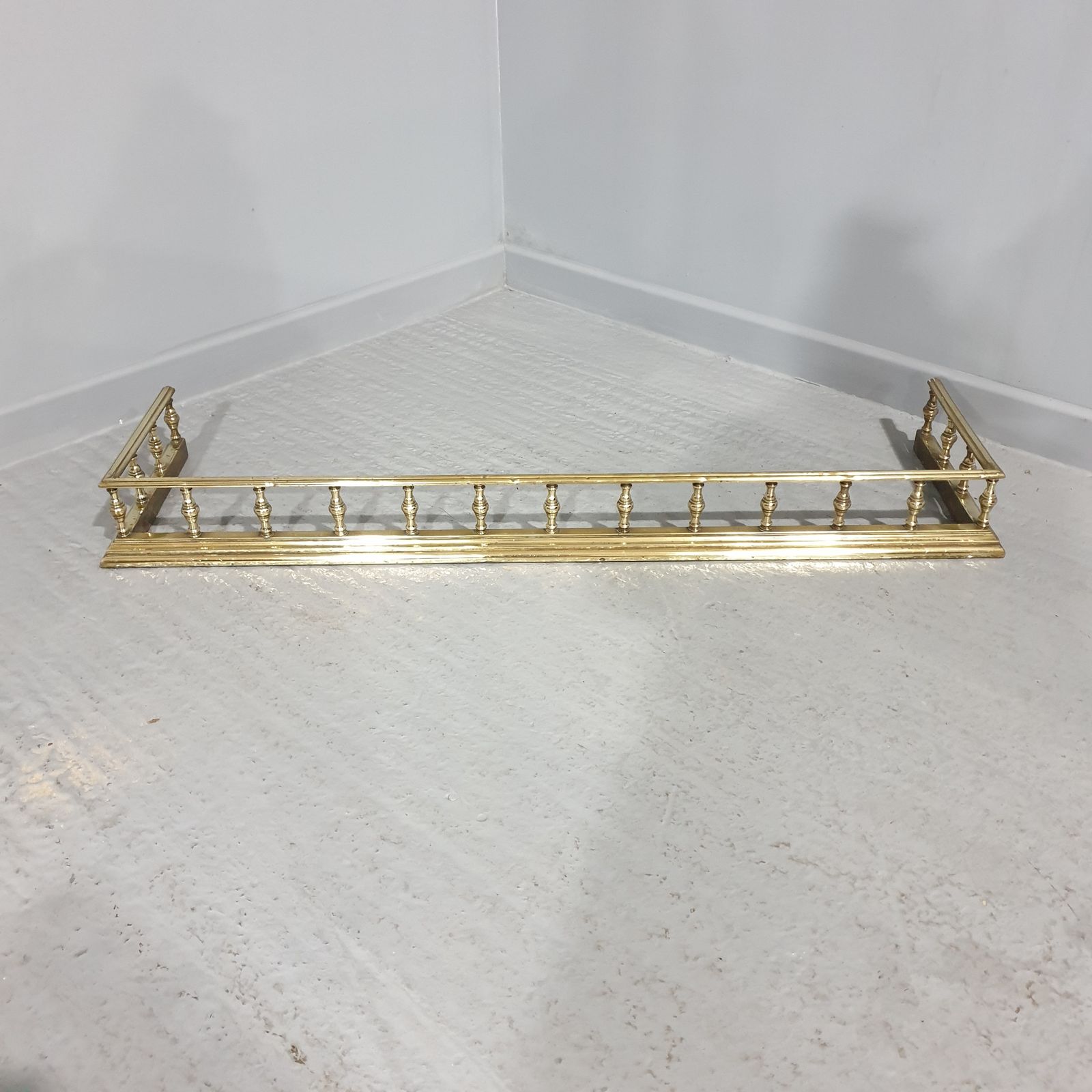 Very Good Victorian Brass Fender