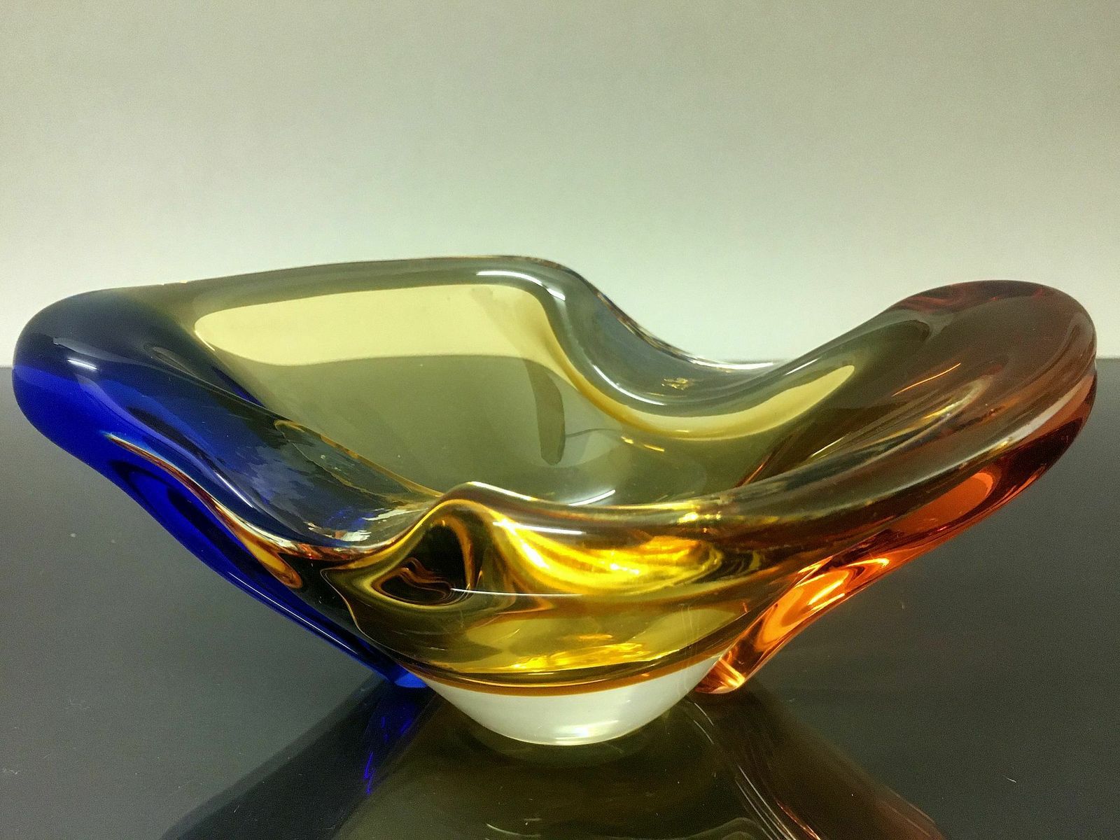 Ashtray "Romana" Metallurgical Glass / Hana Machovská photo 84.0