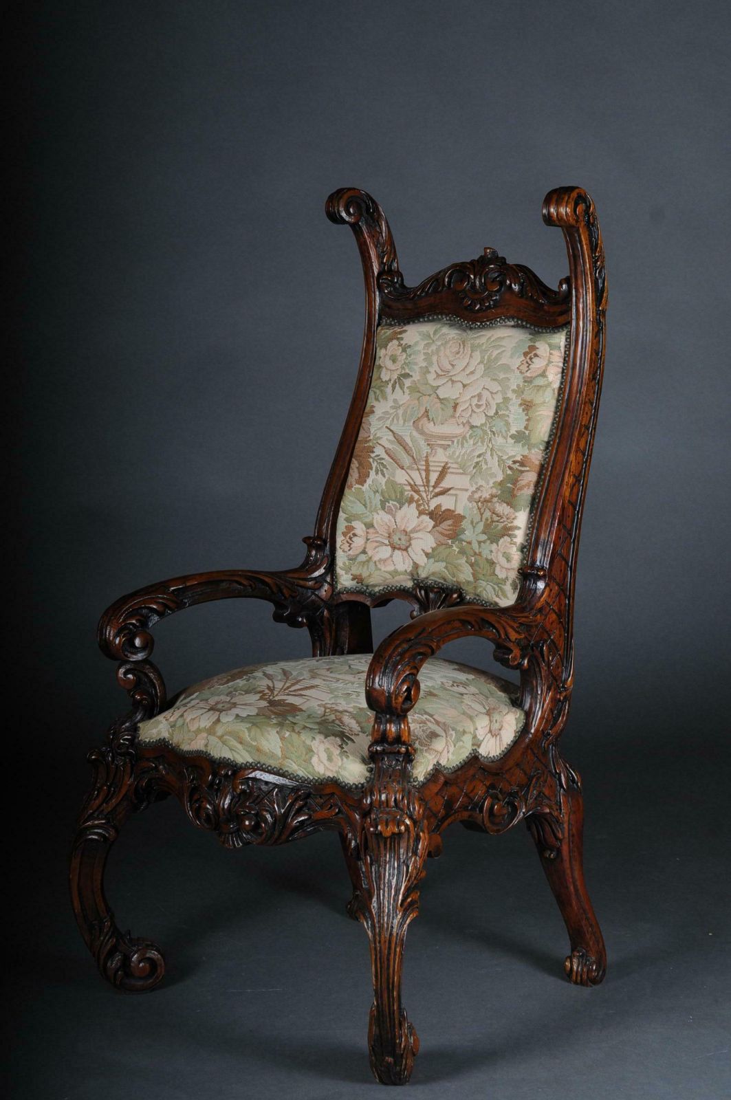 photo furniture 20th Century Venetian Rococo Throne Armchair / Chair Walnut