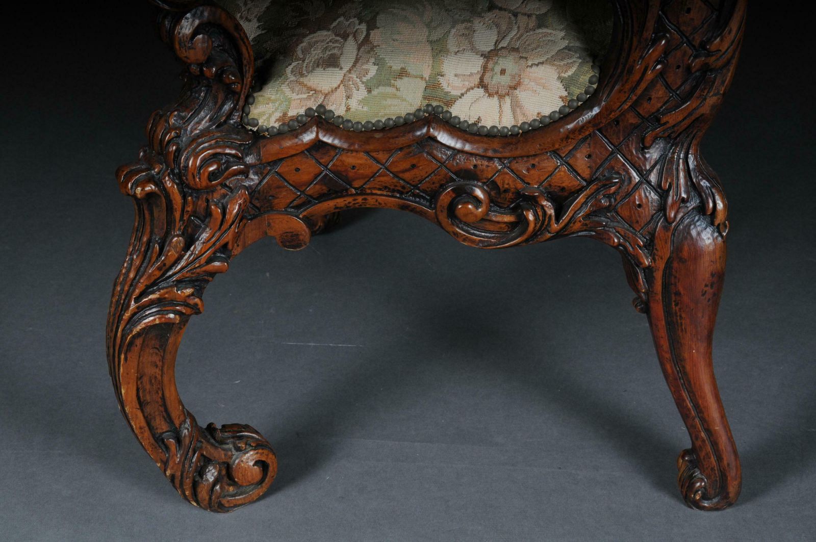 photo vintage 20th Century Venetian Rococo Throne Armchair / Chair Walnut