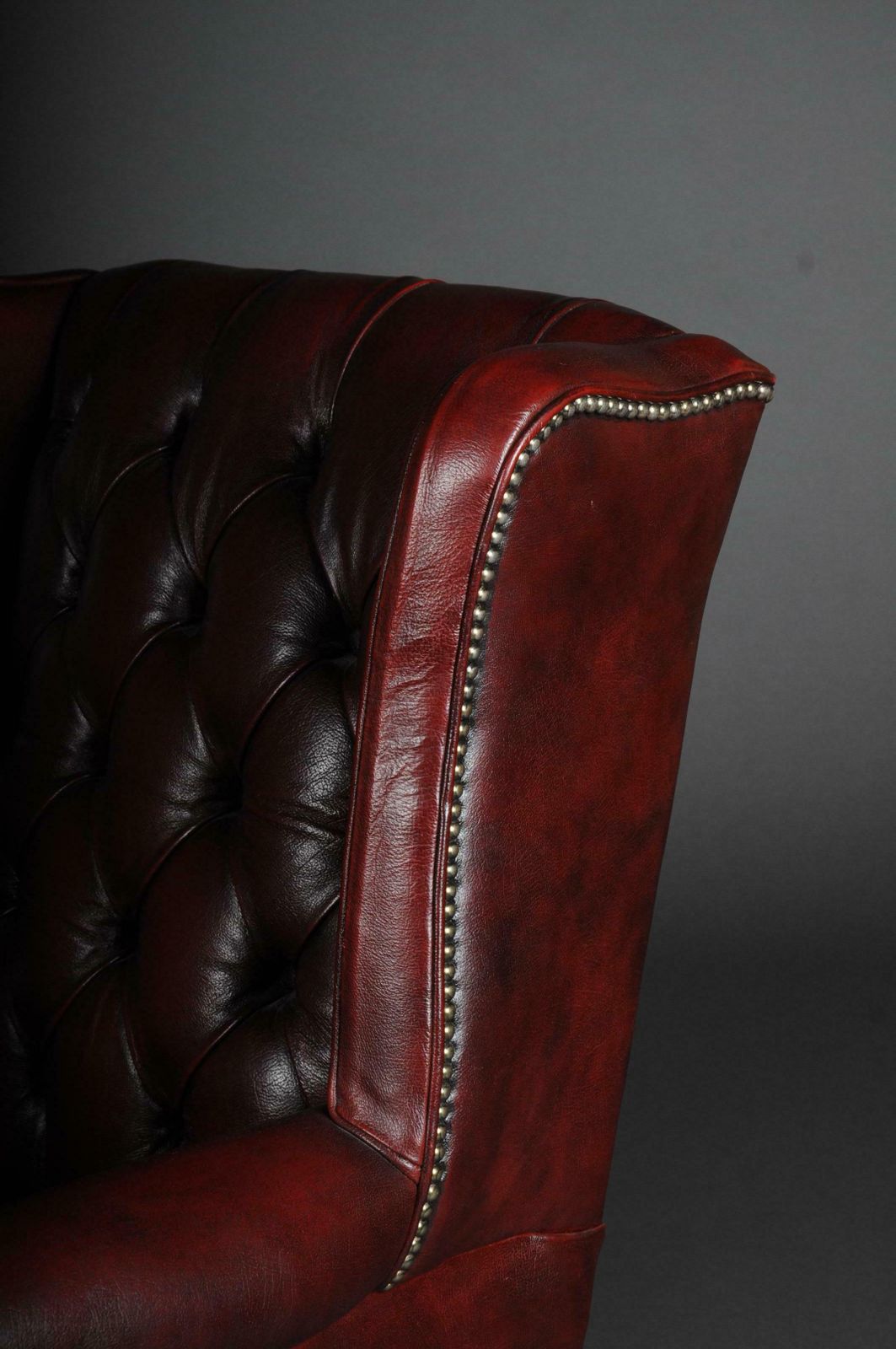 20th Century Classic English Chesterfield Earsback Chair, Leather photo vinterior