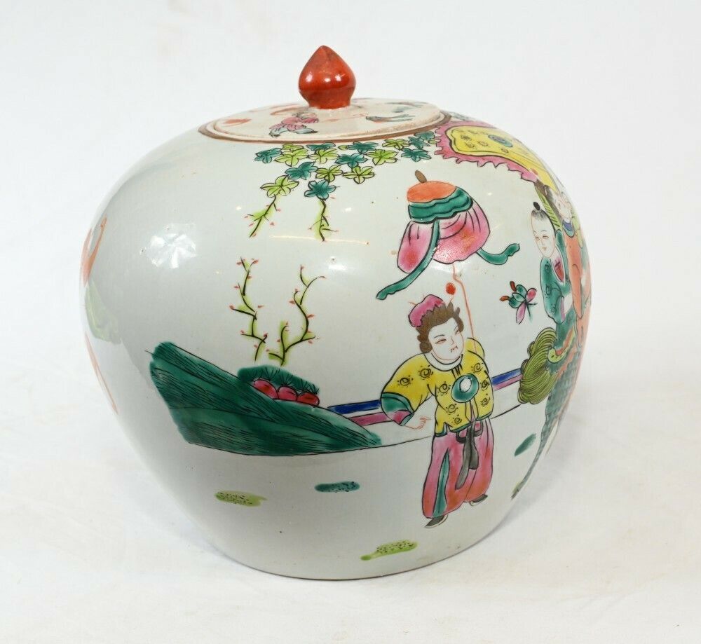 Chinese Porcelain Lidded Pot Famille Vert photo 240.0