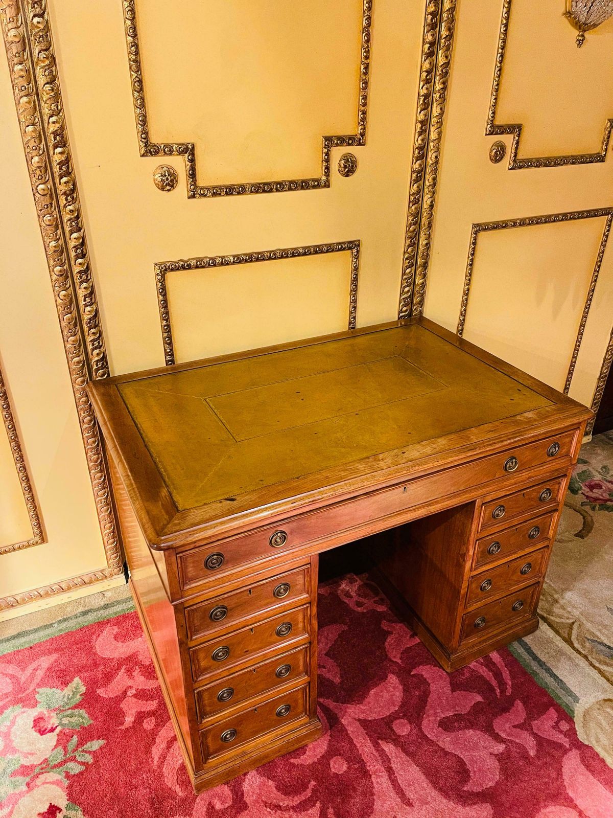 Beautiful English Desk, Light Mahogany , Early 20th Century photo 2836.0
