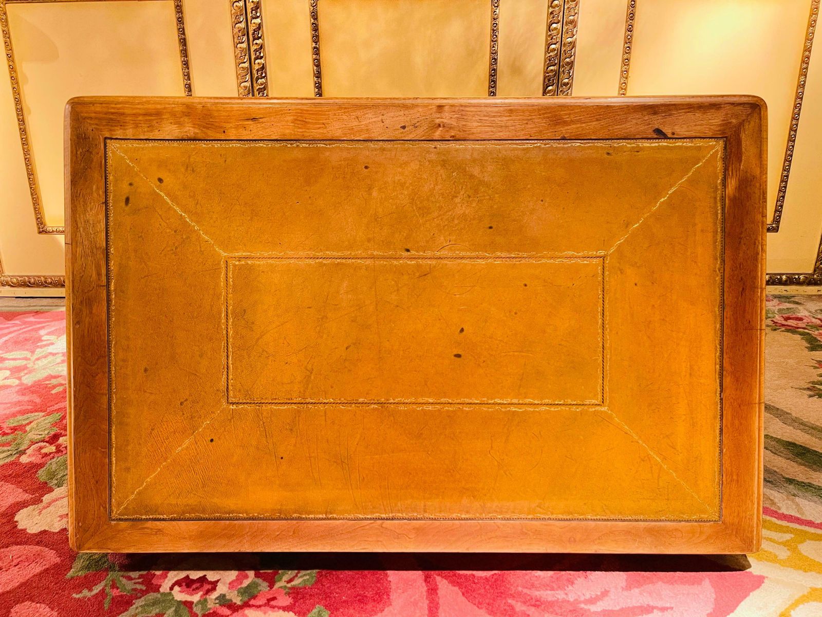 photo vintage Beautiful English Desk, Light Mahogany , Early 20th Century