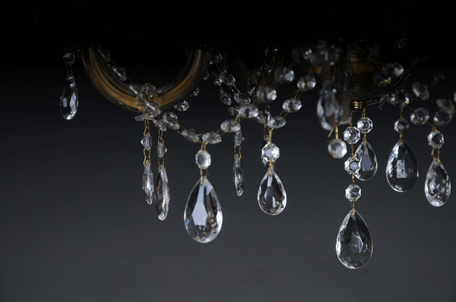 photo furniture 20th Century Beautiful Maria Theresia Chandelier Lamp