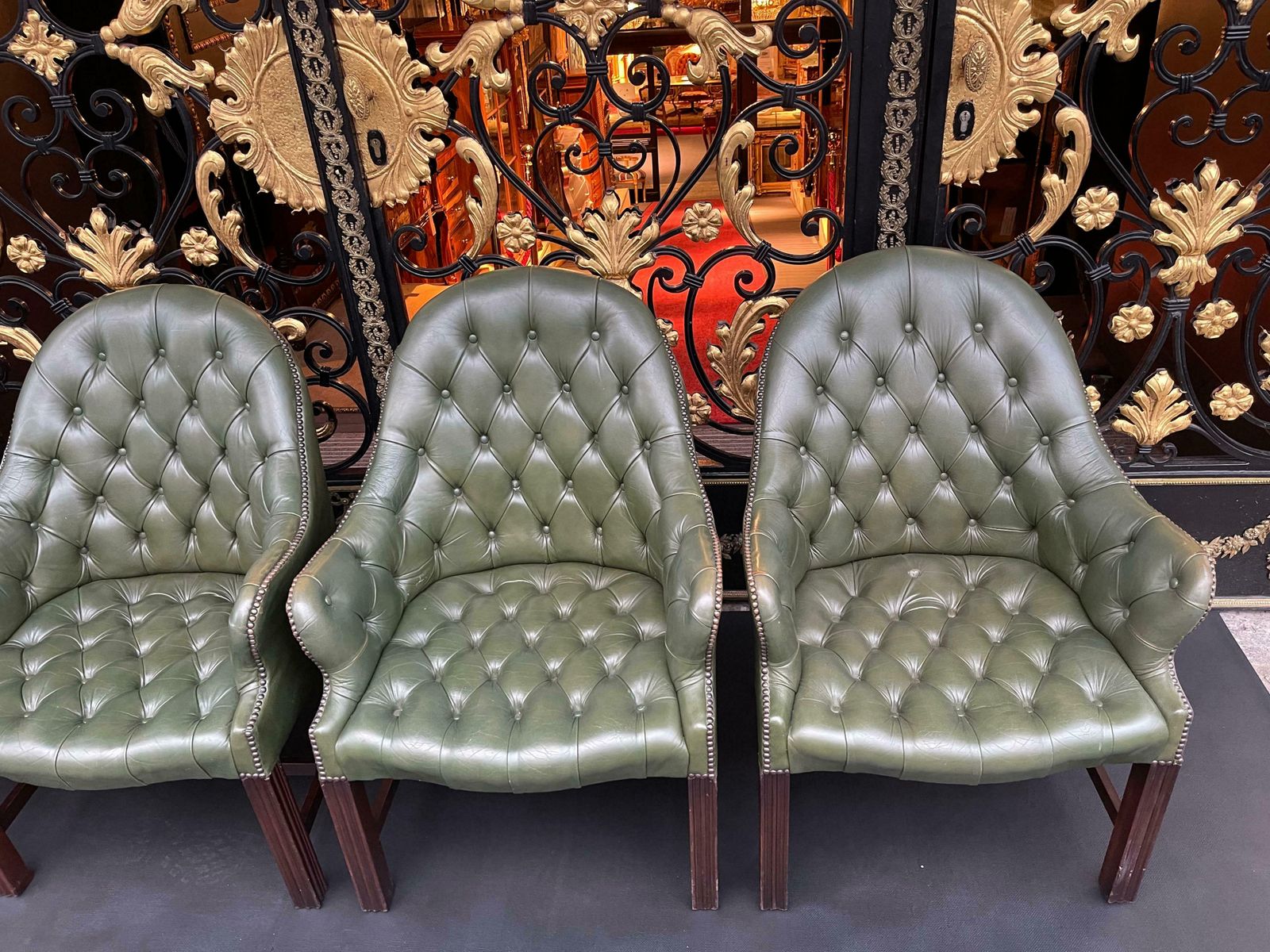 Set Of 4 English Chesterfield Lounge Chairs / Armchairs, Wade , 20th Century photo furniture