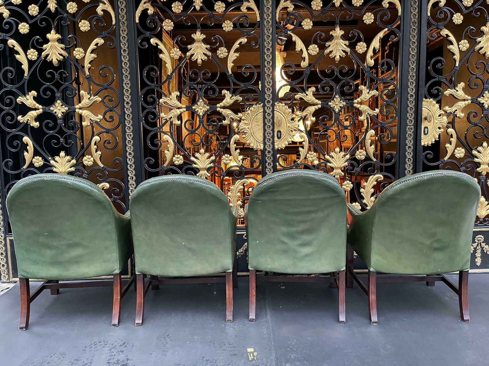 photo furniture Set Of 4 English Chesterfield Lounge Chairs / Armchairs, Wade , 20th Century