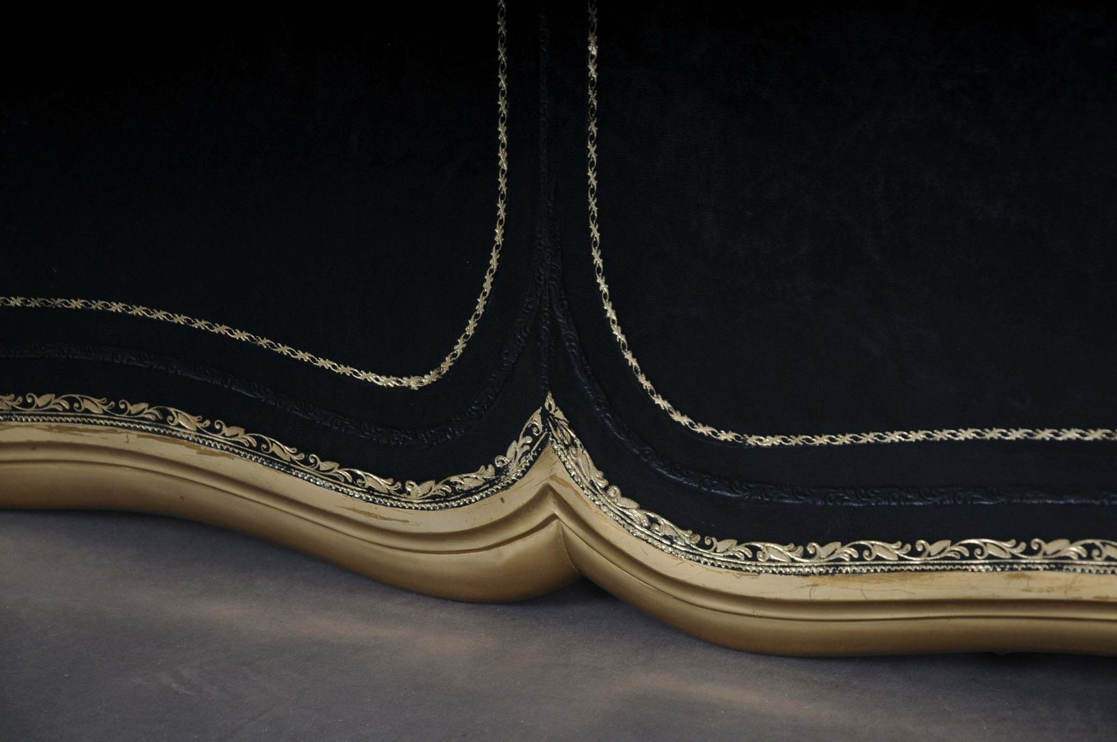 photo buy Royal Desk / Bureau Plat In Louis XV Style