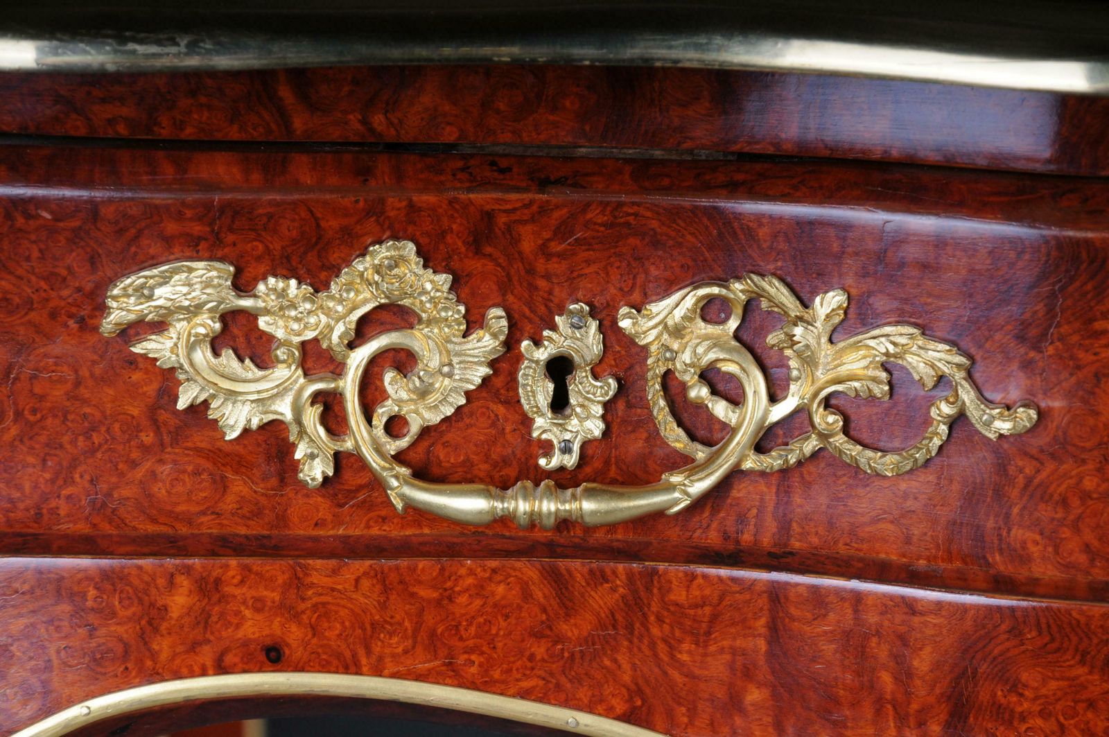 photo vintage Royal Desk / Bureau Plat In Louis XV Style