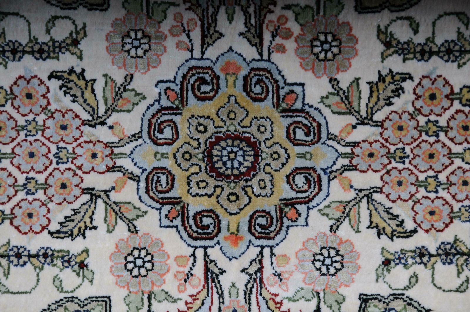 2032.0 Paradise Prayer Rug, Silk End Of The 20th Century photo
