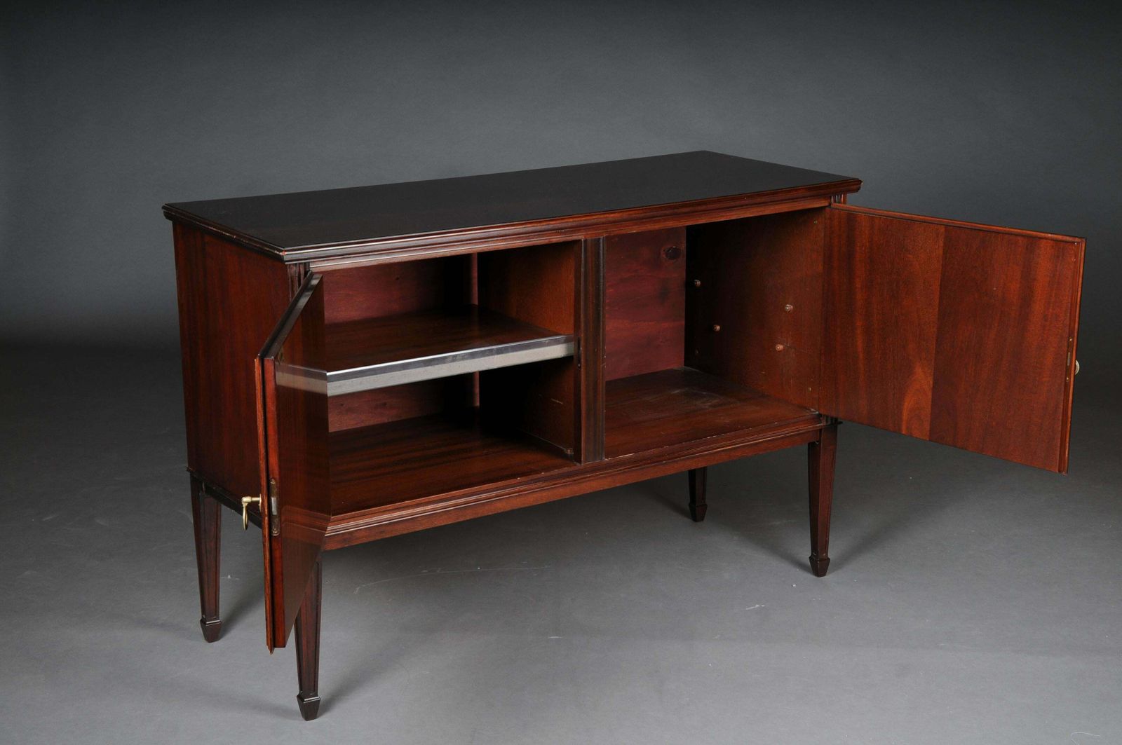 photo furniture Nice English Sideboard / Chest Of Drawers, 20th Century