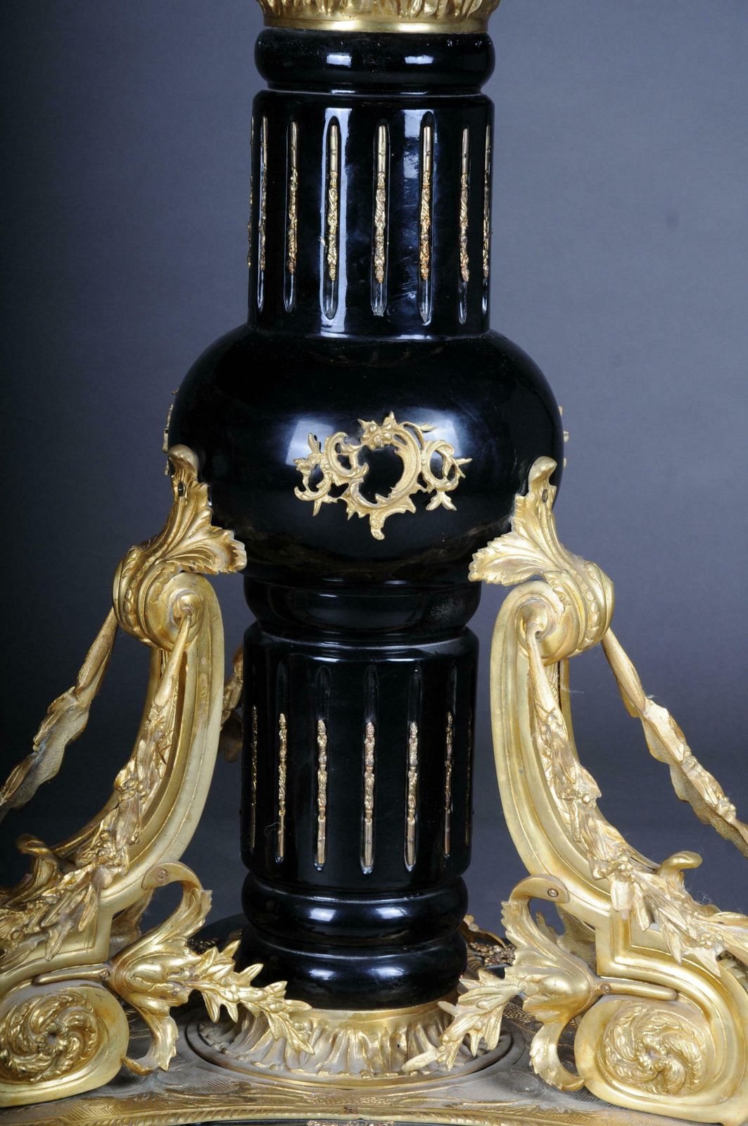 photo vintage Royal Salon Table, Frame And Top Mount In Porcelain With Sevres Style Bronze