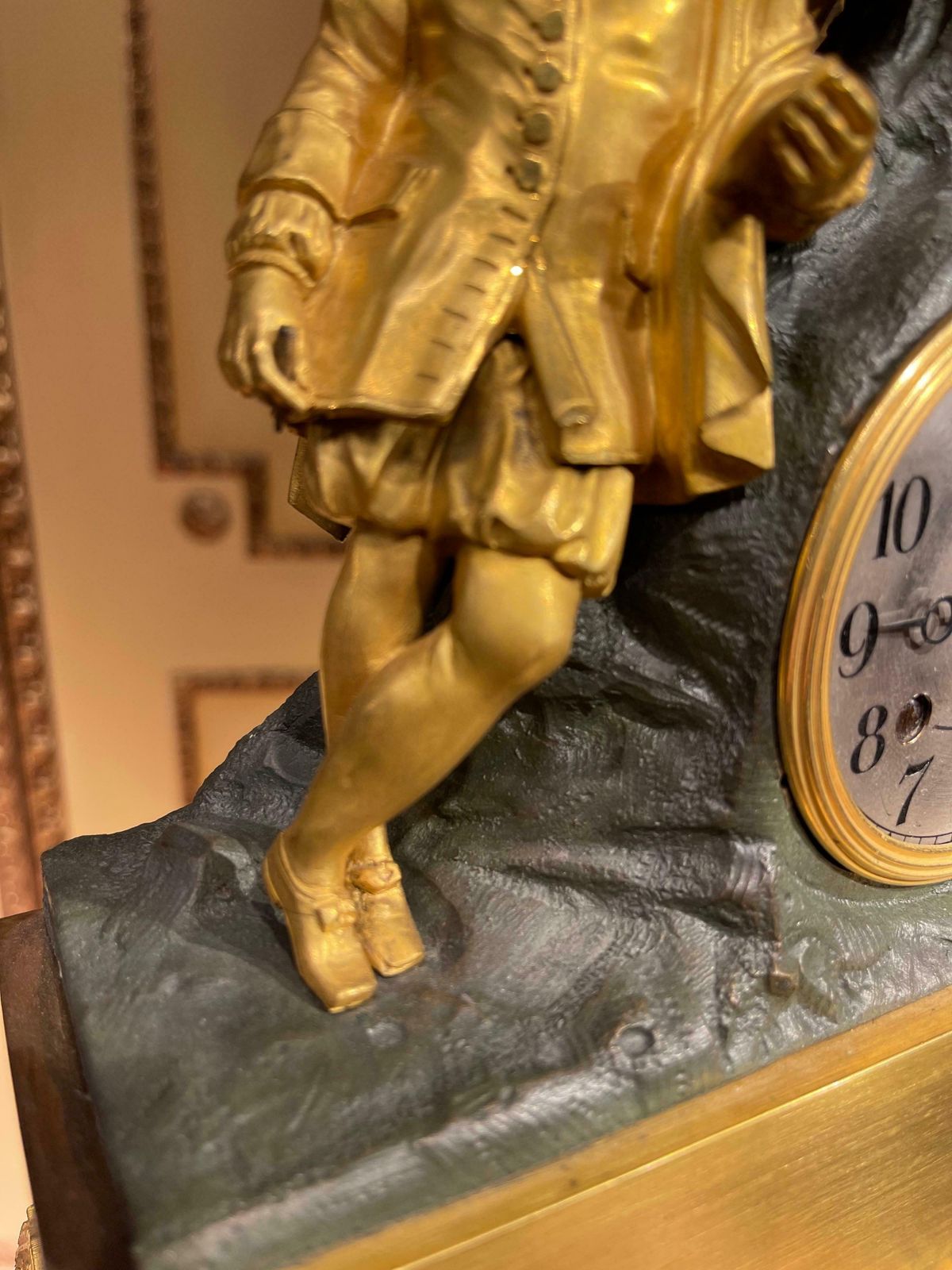 photo vinterior Antique Mantel Clock From Around 1850, France, Fire Gilded