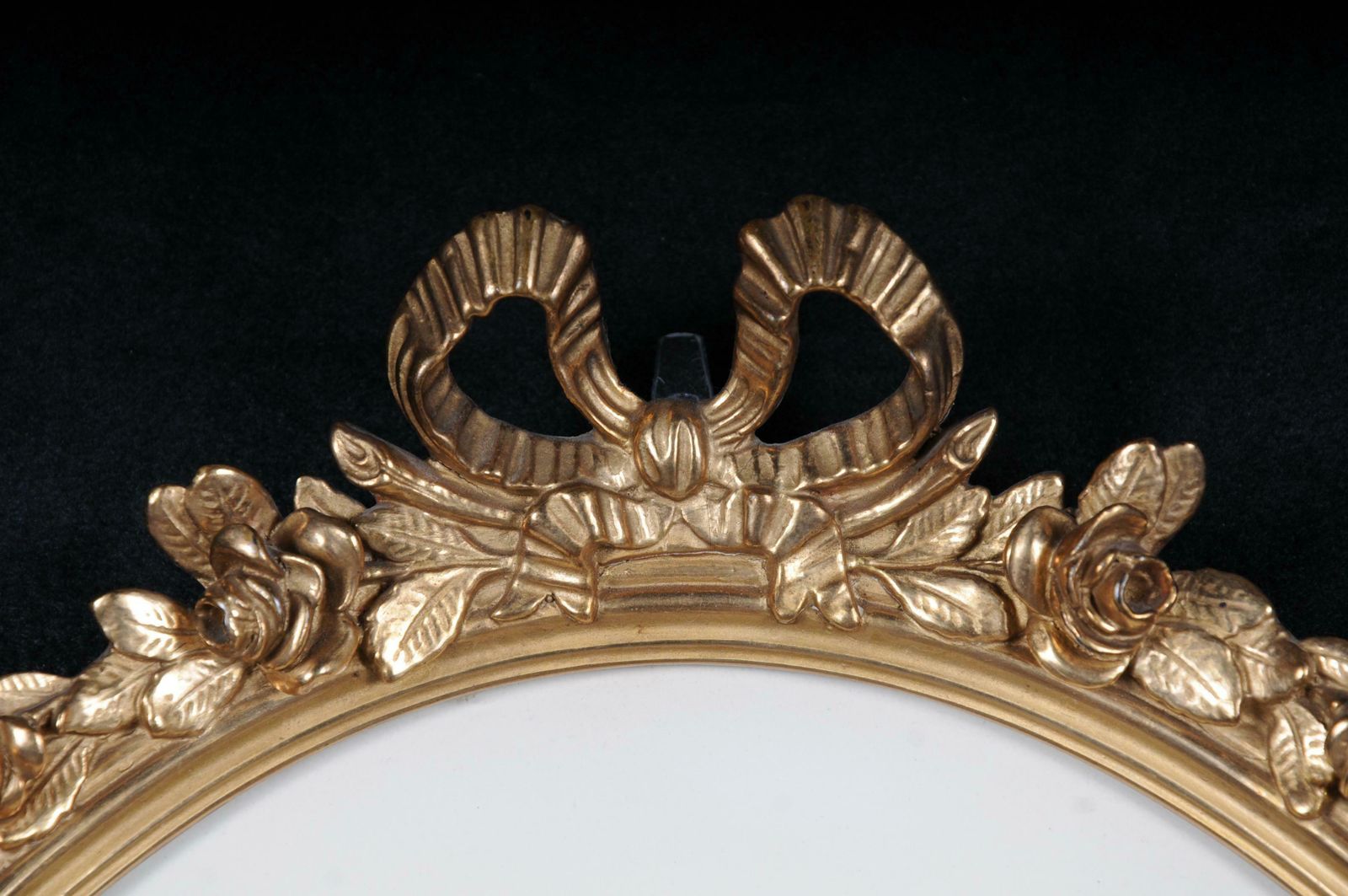 20th Century French Louis XVI Picture Frame, Gold, Oval photo furniture