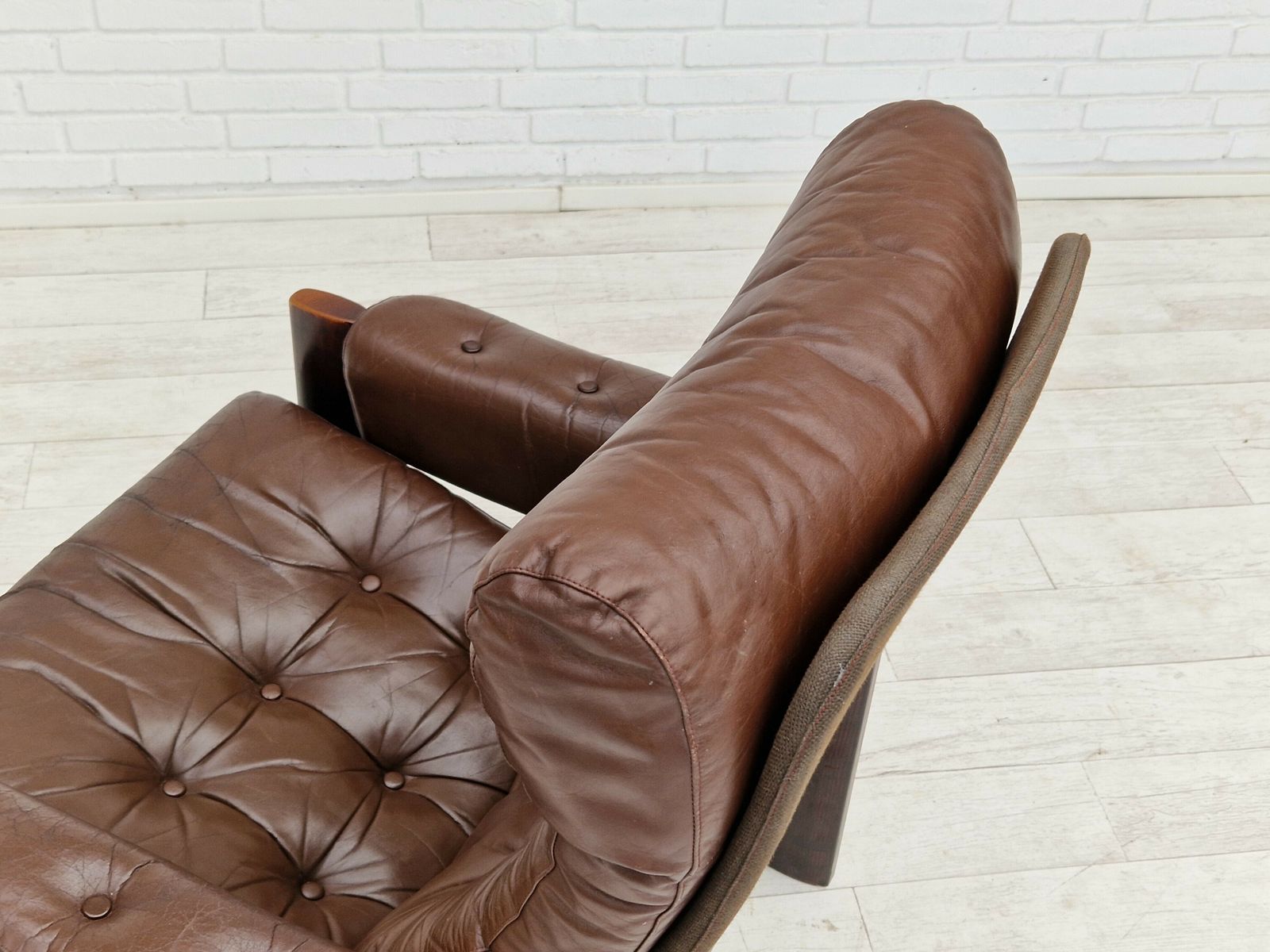photo furniture 1970s, Scandinavian Adjustable Lounge Chair, Brown Leather, Oak Wood.
