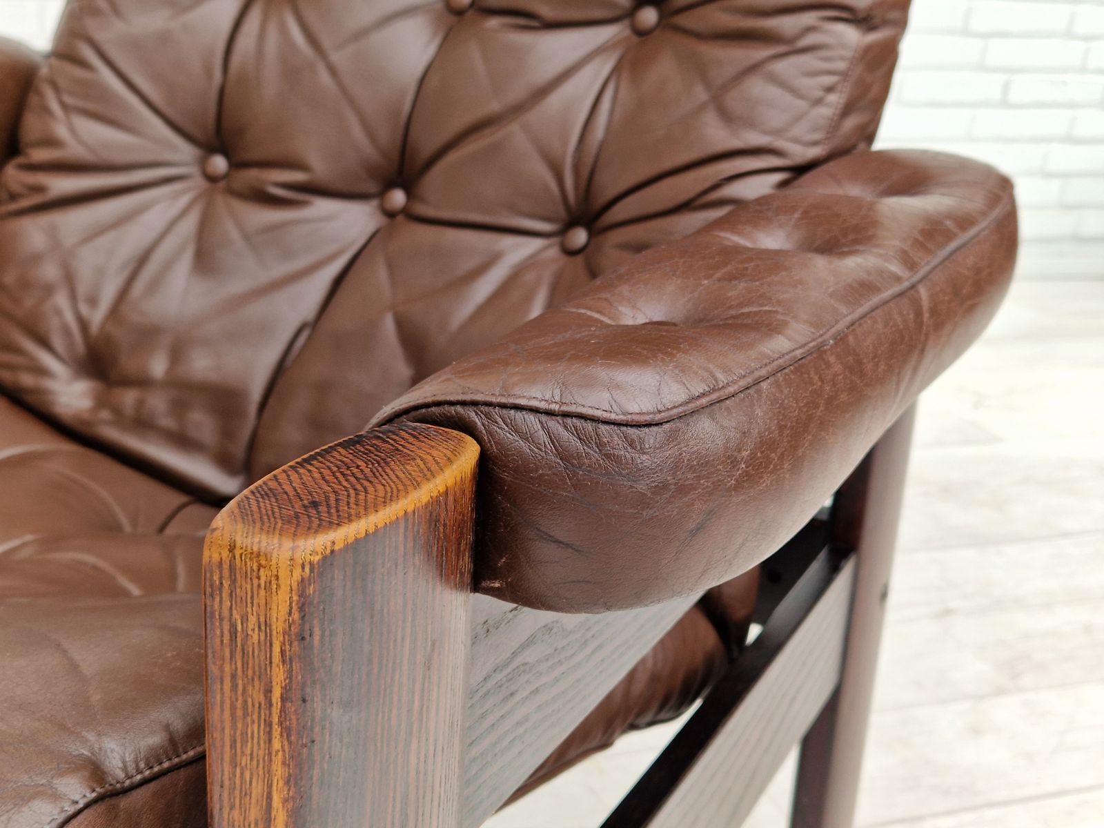 photo vinterior 1970s, Scandinavian Adjustable Lounge Chair, Brown Leather, Oak Wood.