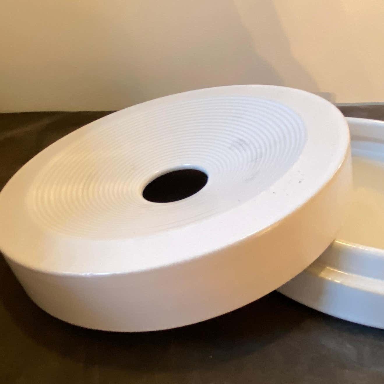 1980s Mangiarotti Style Modernist White Ceramic Round Italian Ashtray photo vinterior