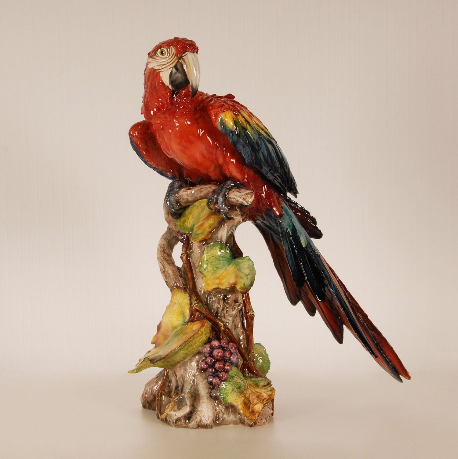 Italian Art Deco Porcelain Macaw Or Parrot In The Style Of Cacciapuoti For Capodimonte, Early 20th Century