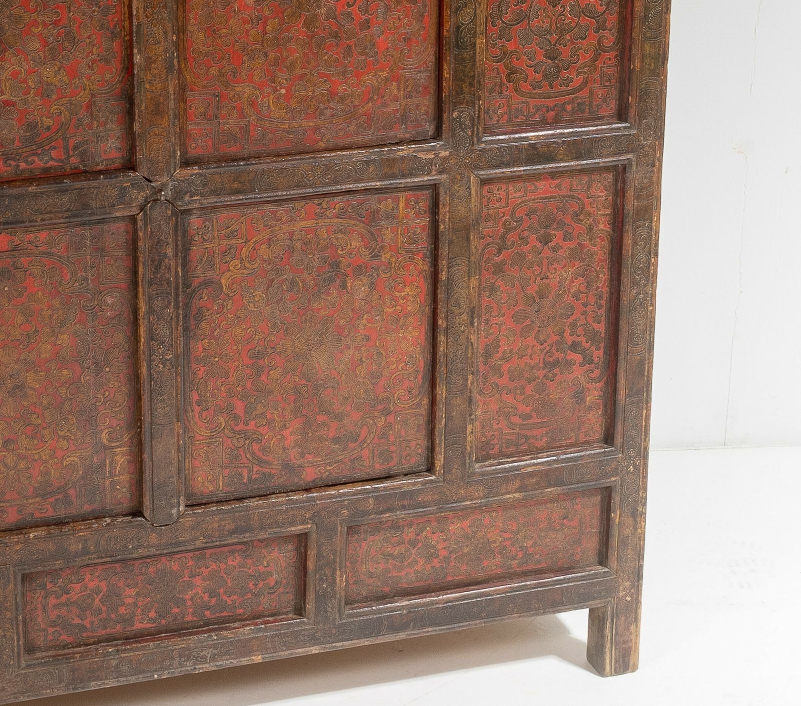 photo vintage Original 19thc Large Chinese Tibetan Hand Painted Lacquered Alter Cupboard Sideboard