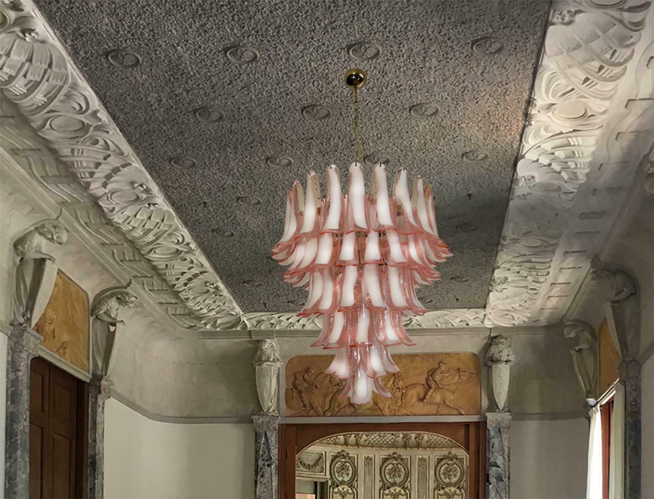 photo vintage Fabulous Pair Of Italian 75 Pink And White Petal Chandeliers, Murano