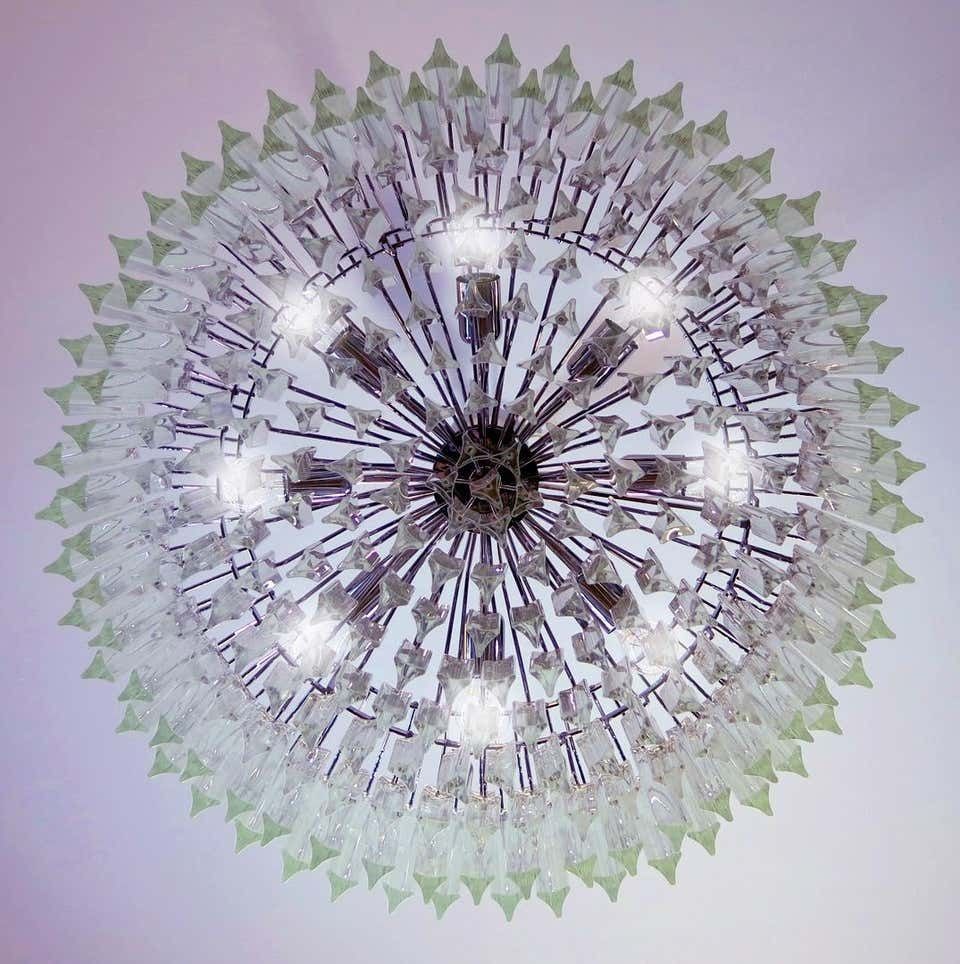 photo vintage Mid 20th Pair Italian Triedri Glass Chandeliers, 265 Trasparent Prism, Murano