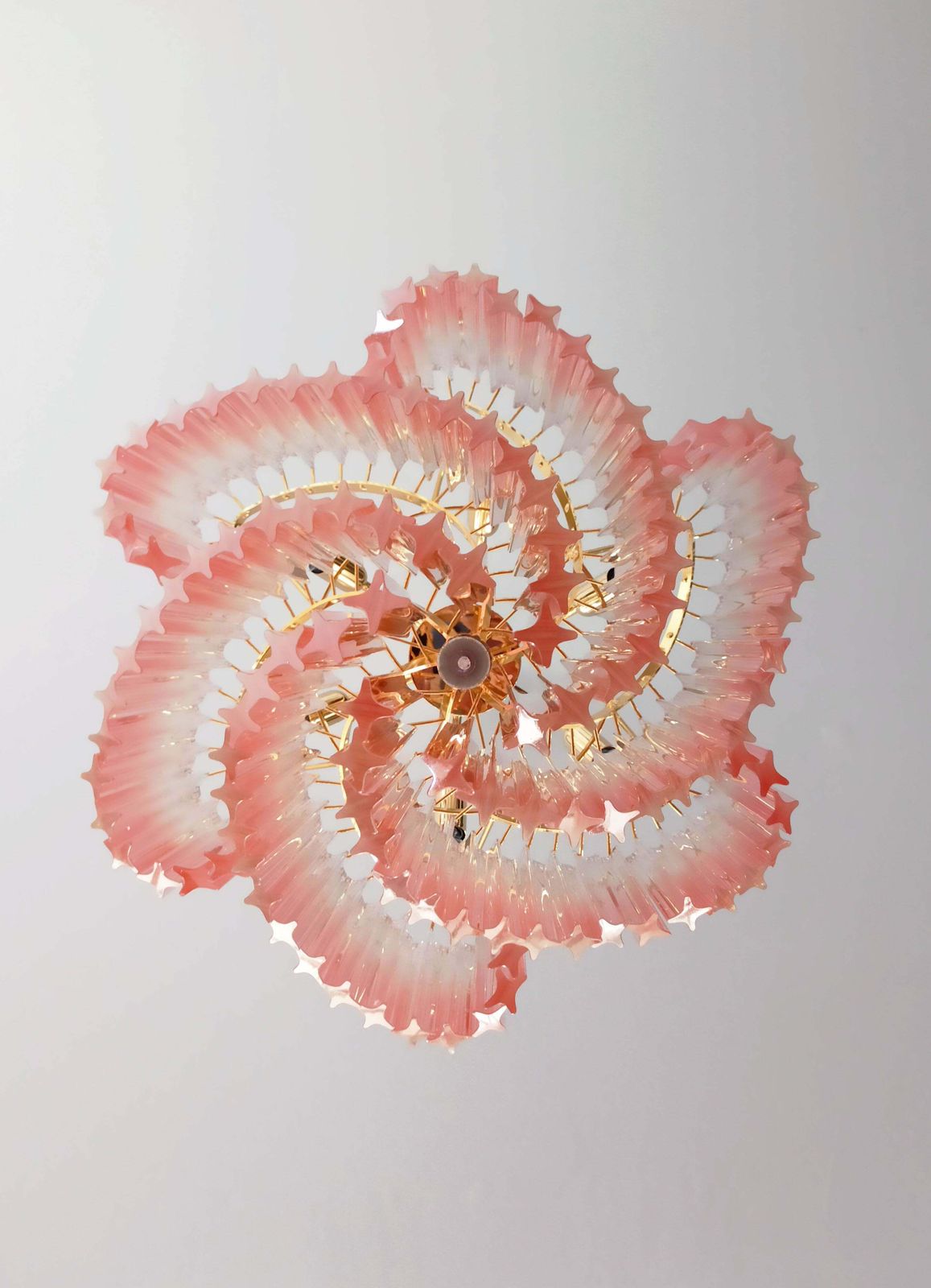 photo buy Elegant And Unique Modern Pink Quadriedri Murano Glass Chandelier