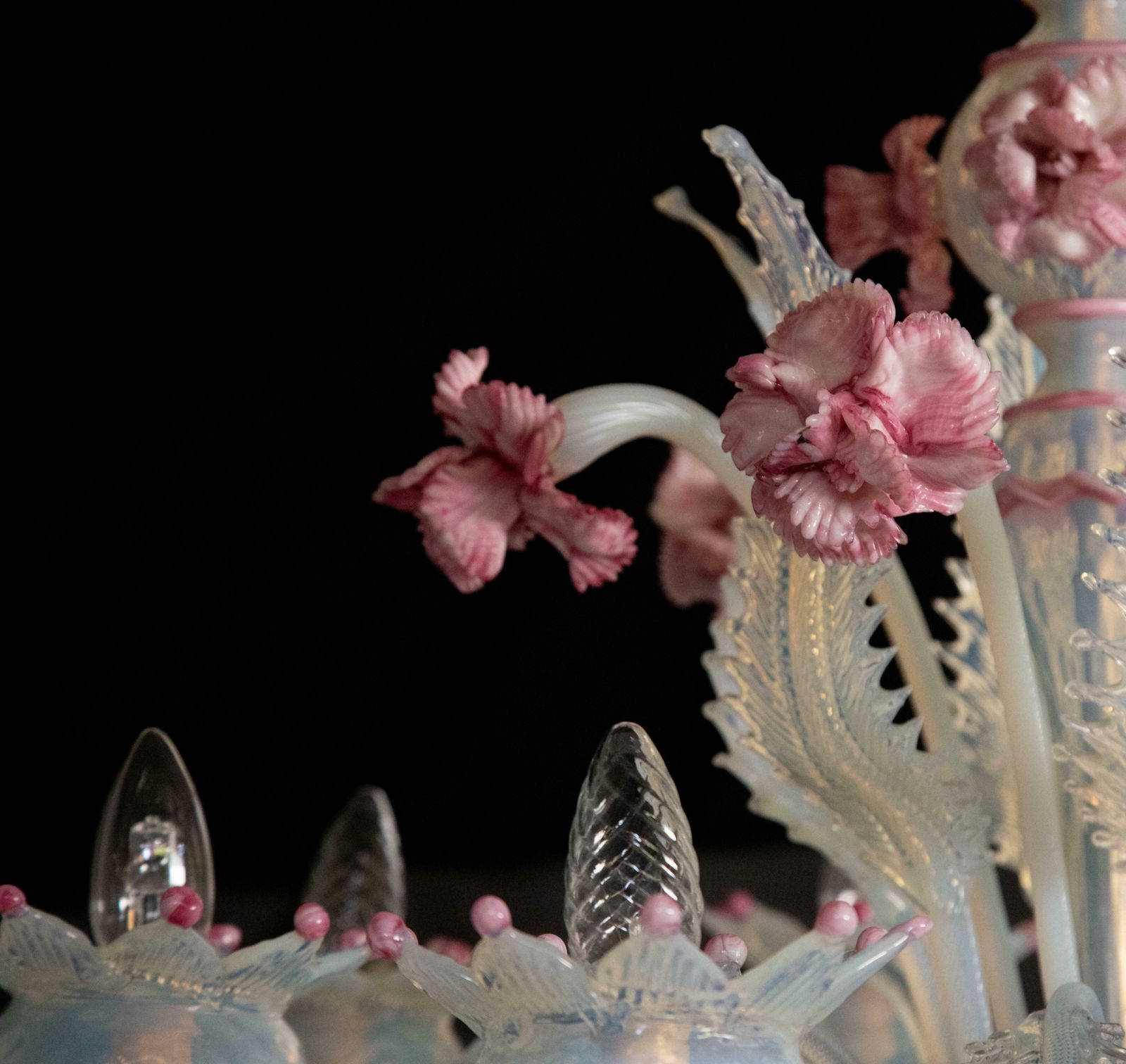 photo furniture Stunning Light Blue And Pink Venetian Chandelier, Murano, 1950s