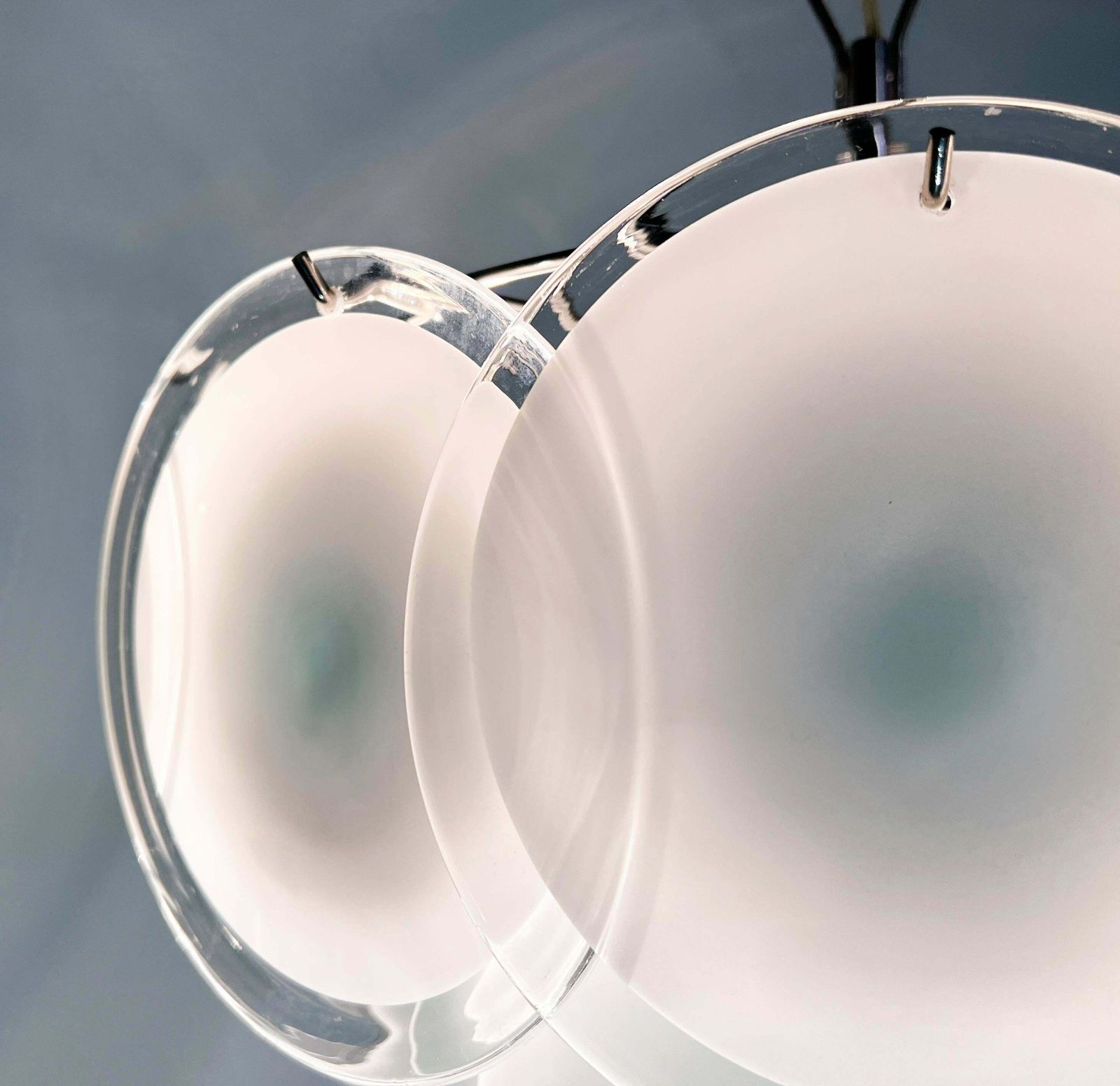 photo furniture Trio Disc White Murano Glass Chandeliers By Vistosi
