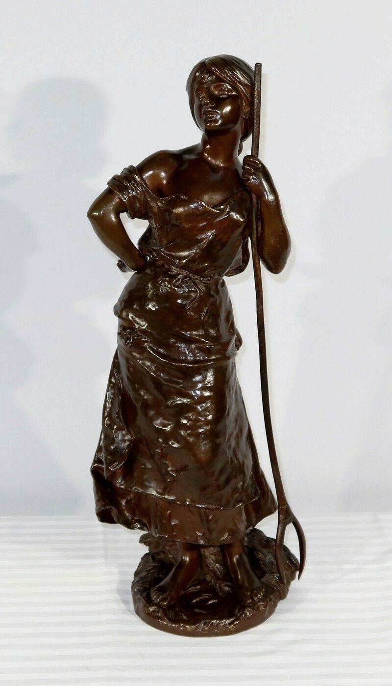 Important Bronze "Young Peasant Woman", Signed H. Moreau, 2nd Part 19th Century