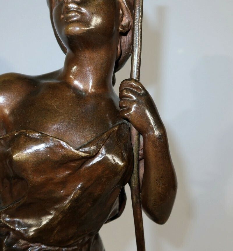 photo furniture Important Bronze "Young Peasant Woman", Signed H. Moreau, 2nd Part 19th Century