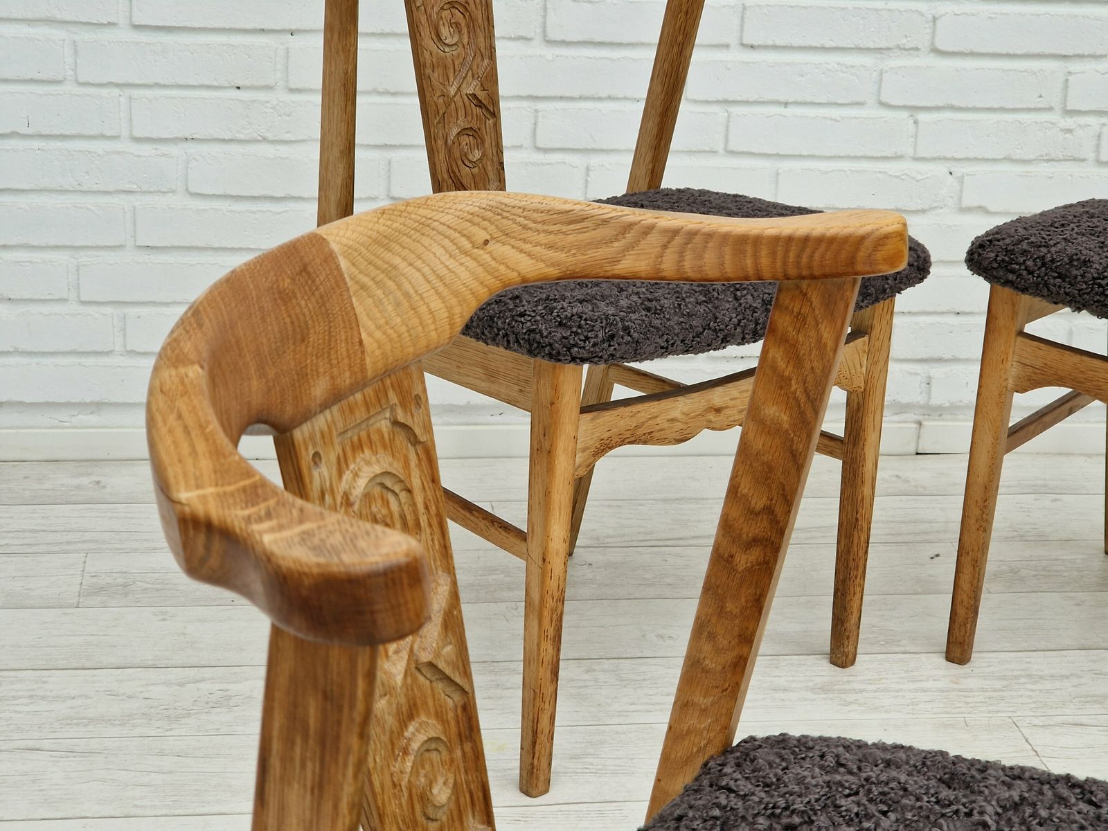 1960s, Danish Design By Henning Kjærnulf, Set Of 4 Dinning Chairs, Oak Wood, Sheepskin Imitation. photo vinterior