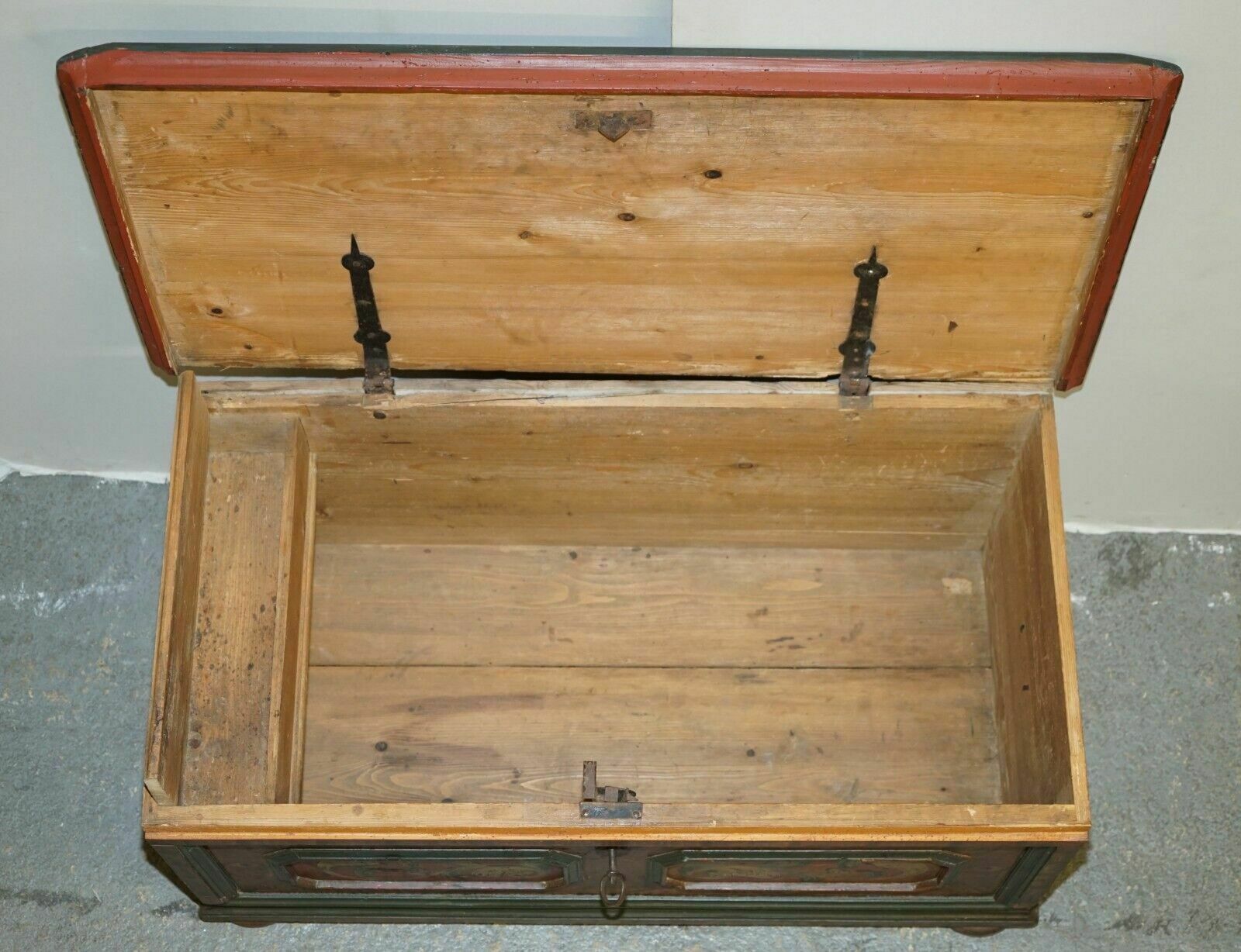 photo vintage Circa 1800 Extra Large Antique Original Paint German Blanket Chest Coffer Trunk