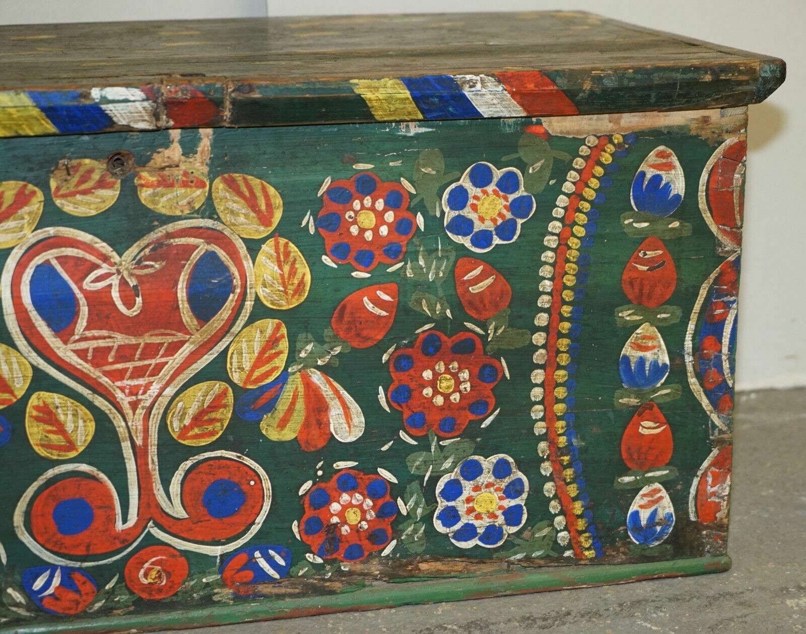 1901 Dated Love Heart Antique Original Paint Romanian Blanket Chest Coffer Trunk photo 2250.0