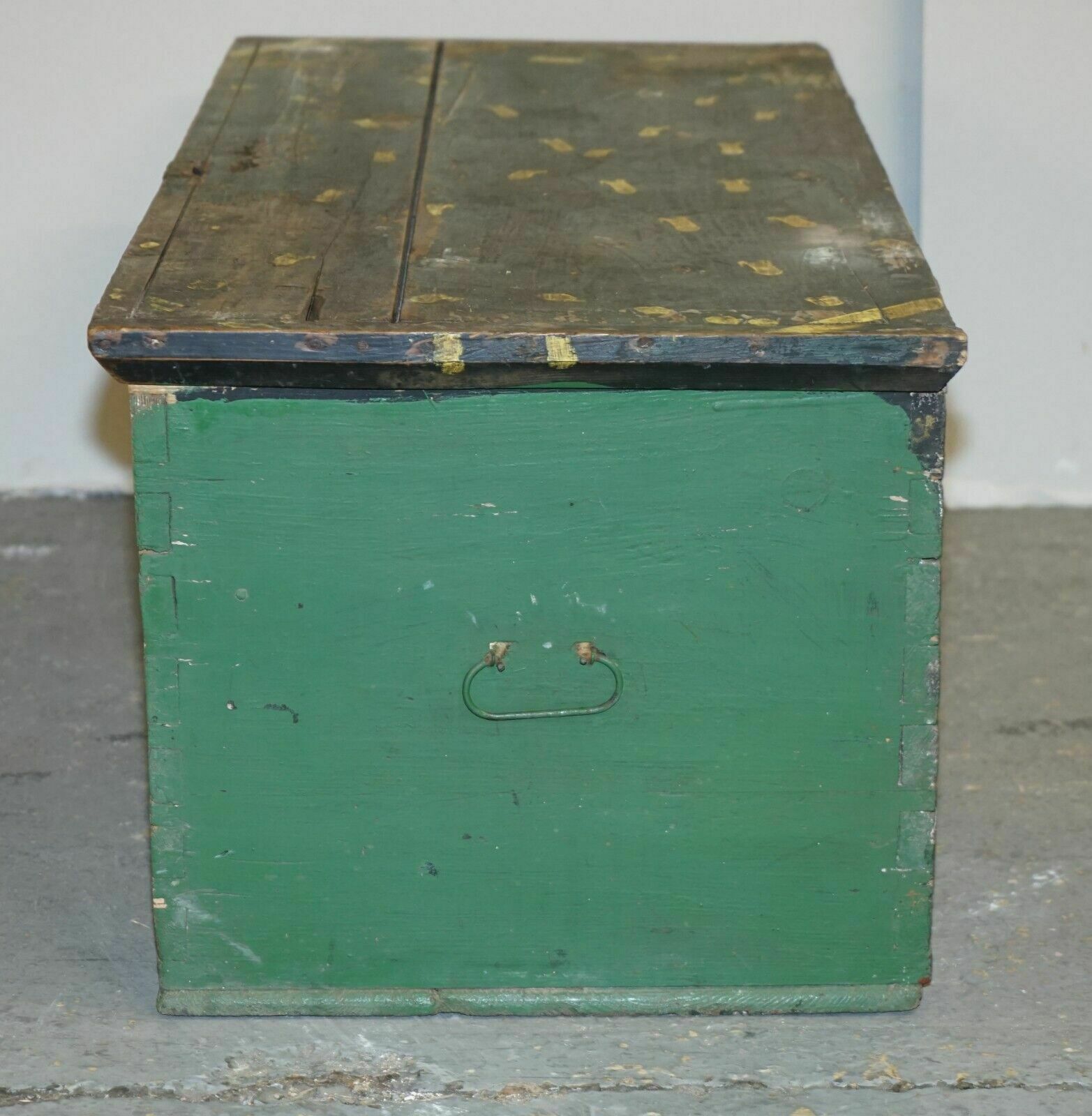 photo vintage 1901 Dated Love Heart Antique Original Paint Romanian Blanket Chest Coffer Trunk