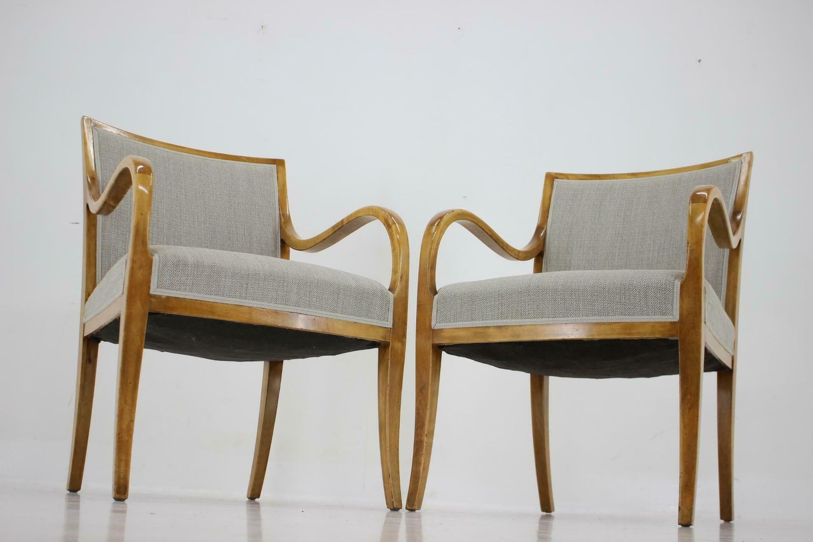 photo vinterior 1950s Pair Of Frits Henningsen Armchairs In Birch Wood ,Denmark