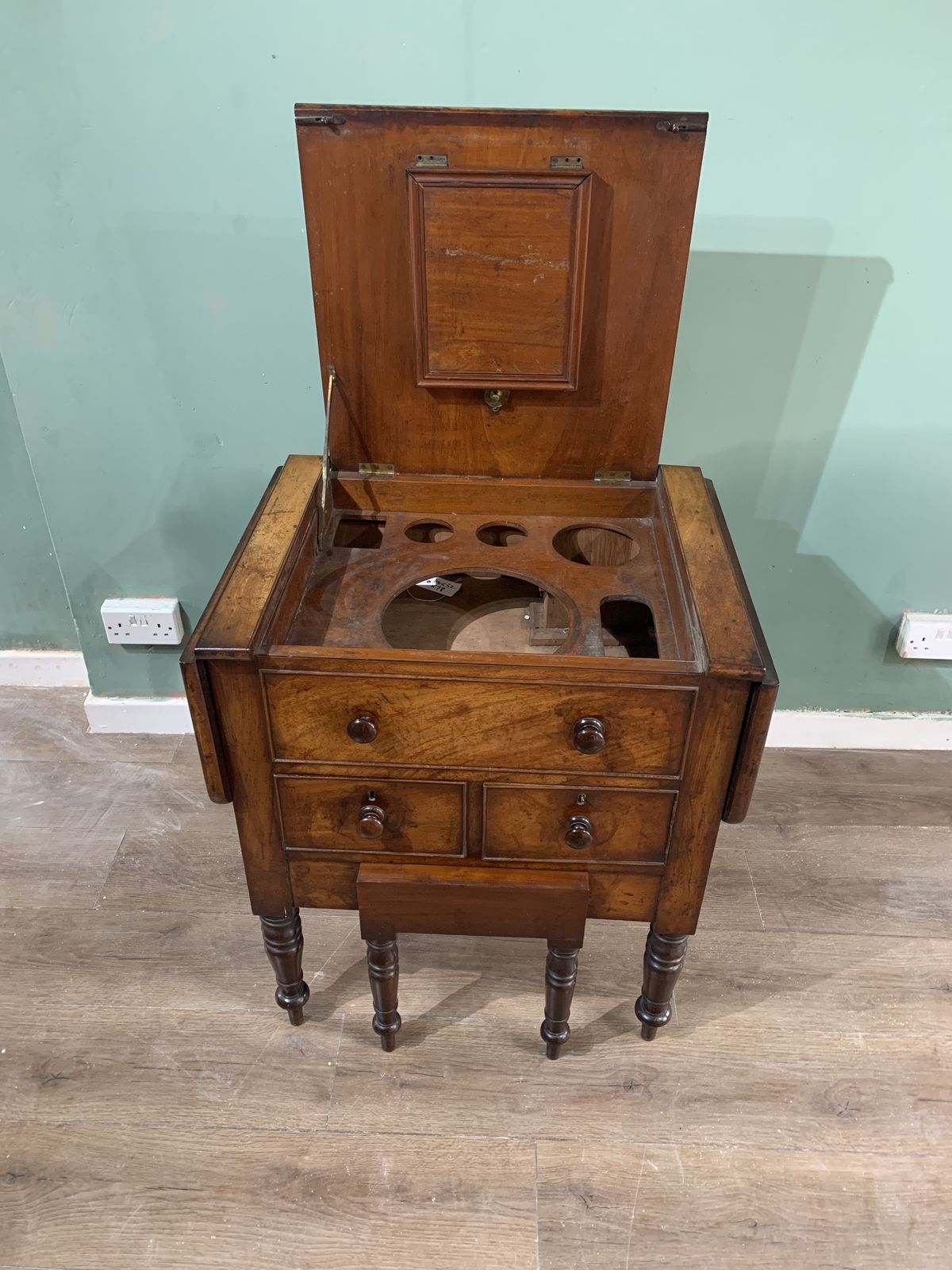 Antique Mahogany Gentleman’s Wash Stand photo 475.0