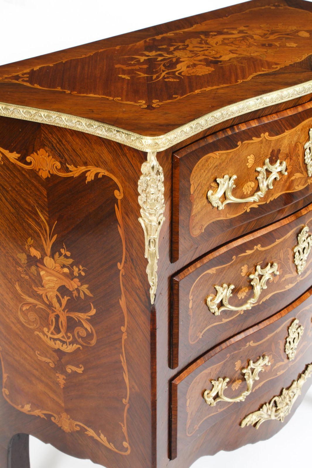 photo vinterior Antique French Louis Revival Kingwood Marquetry Commode  C.1880