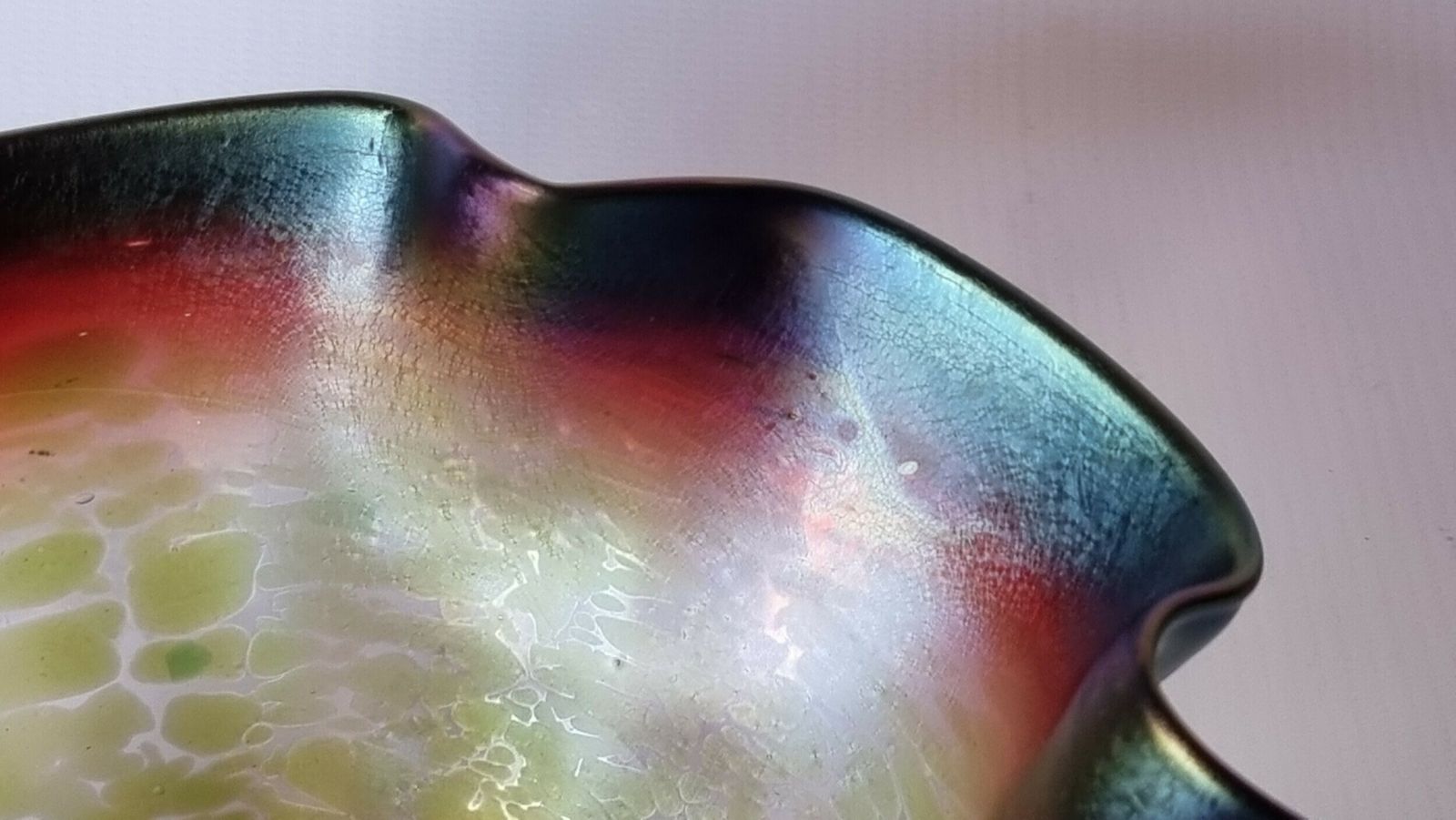 A Stunning Bohemian Art Glass Iridescent Bowl From The Loetz Factory photo vinterior