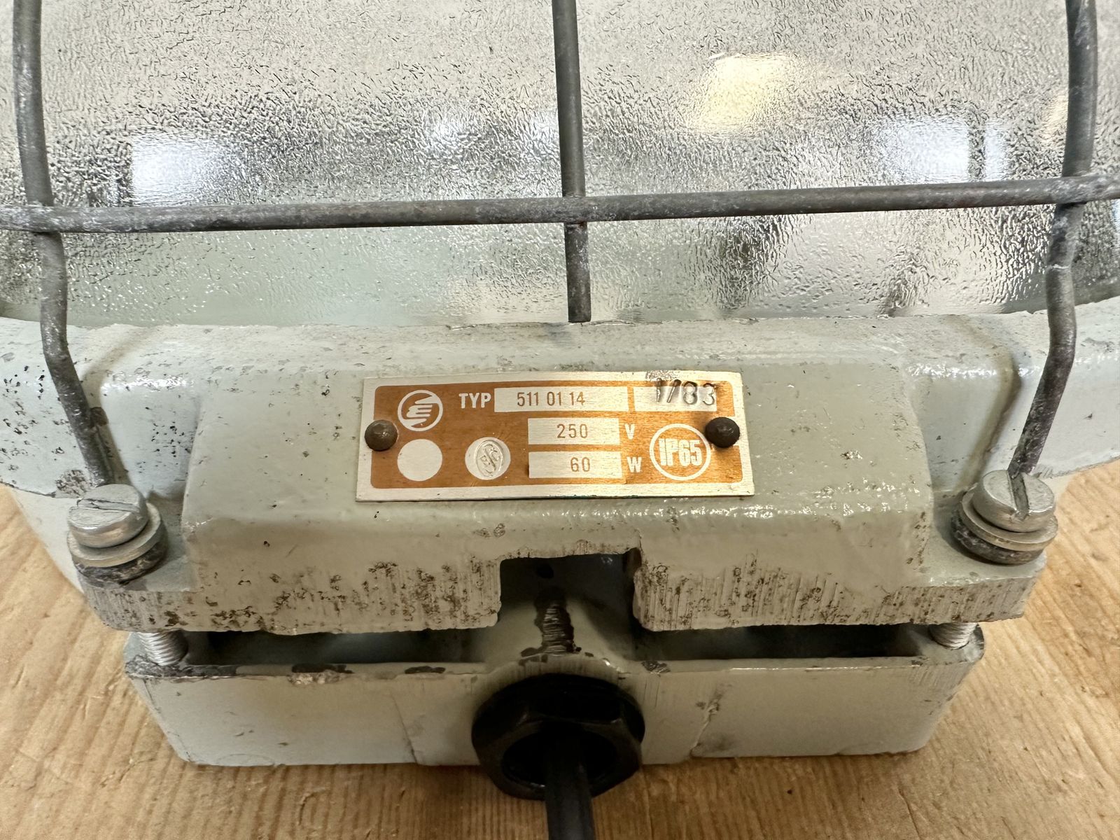 Industrial Cast Aluminium Wall Light With Frosted Glass From Elektrosvit, 1970s, 7x photo buy